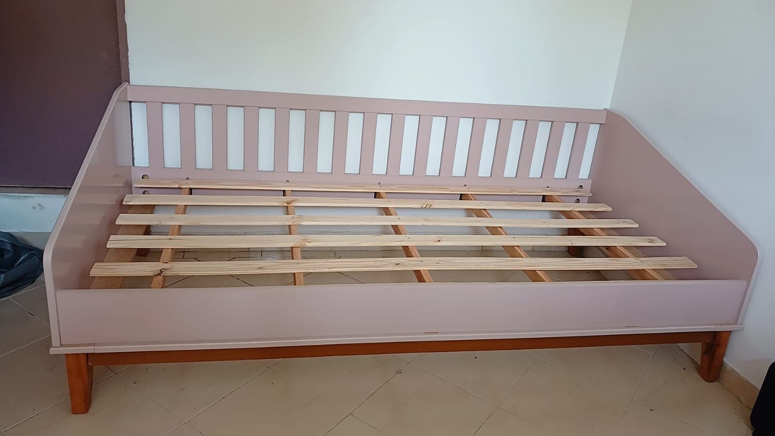 imagen de producto Cama 0.90 Tivoly Rosa, Natural Almendra