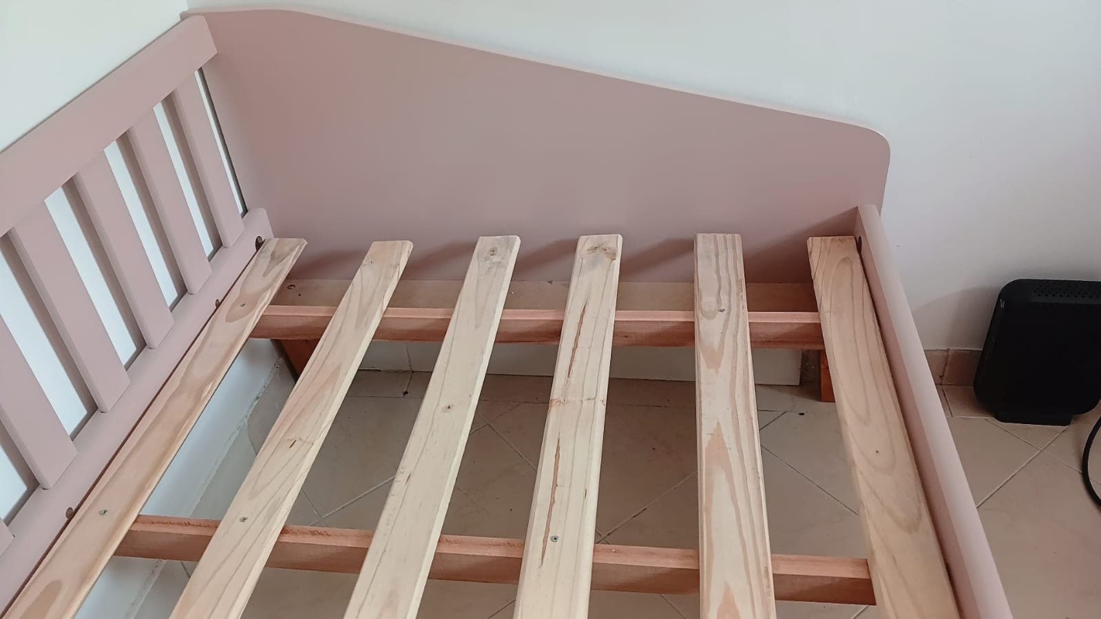 imagen de producto Cama 0.90 Tivoly Rosa, Natural Almendra