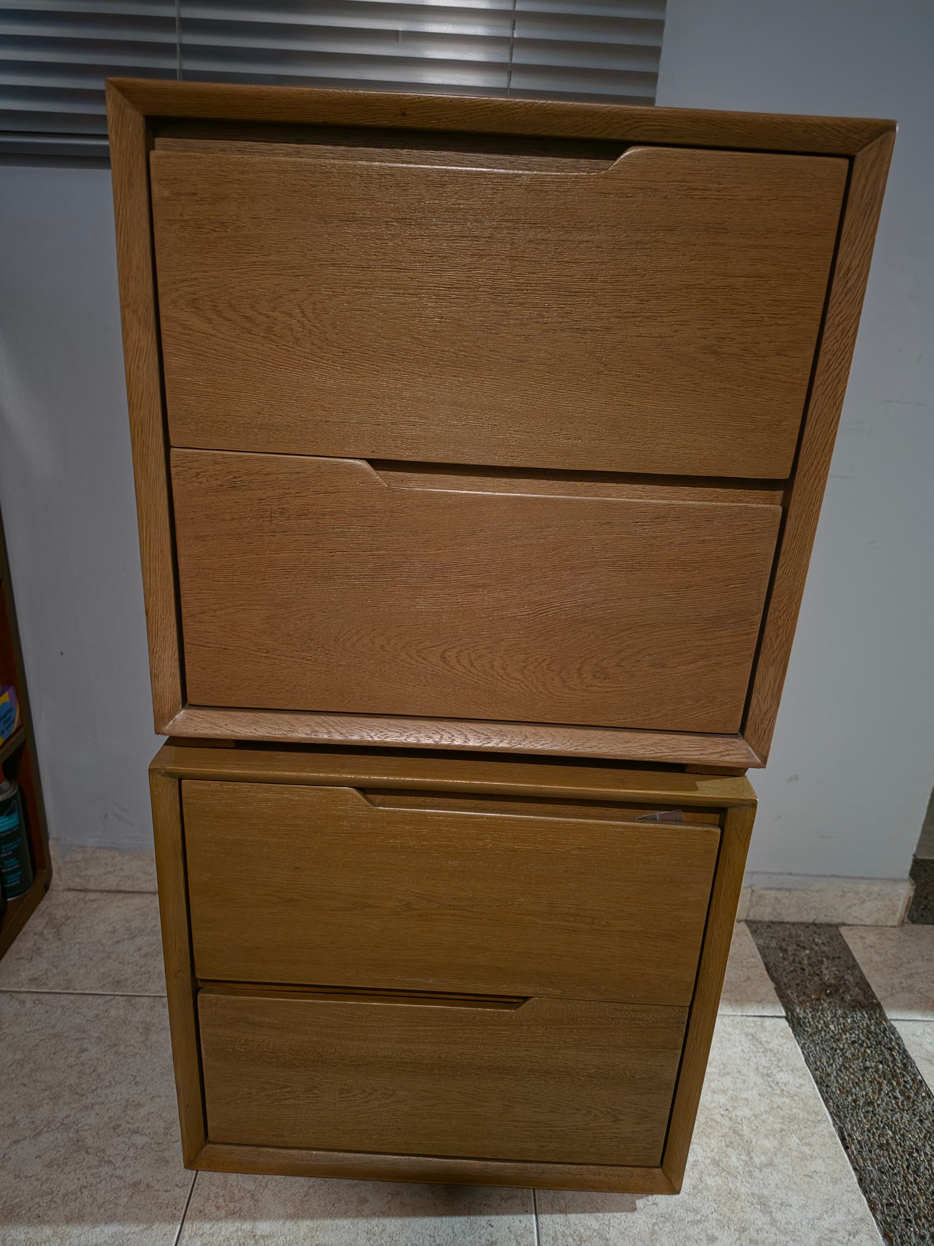 imagen de producto Cama sin colchón + 2 mesas de noche 