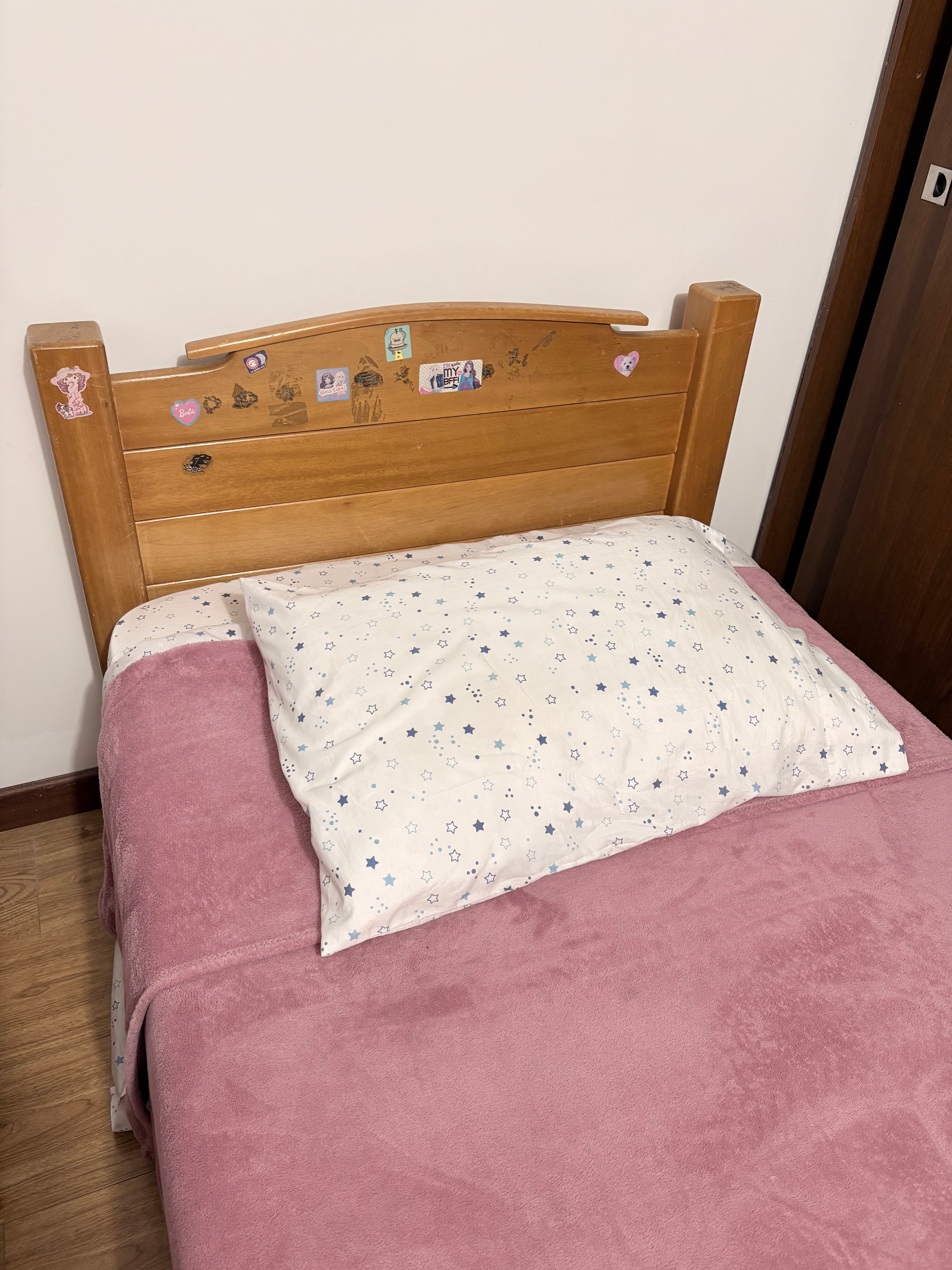imagen de producto Cama sencilla con colchón