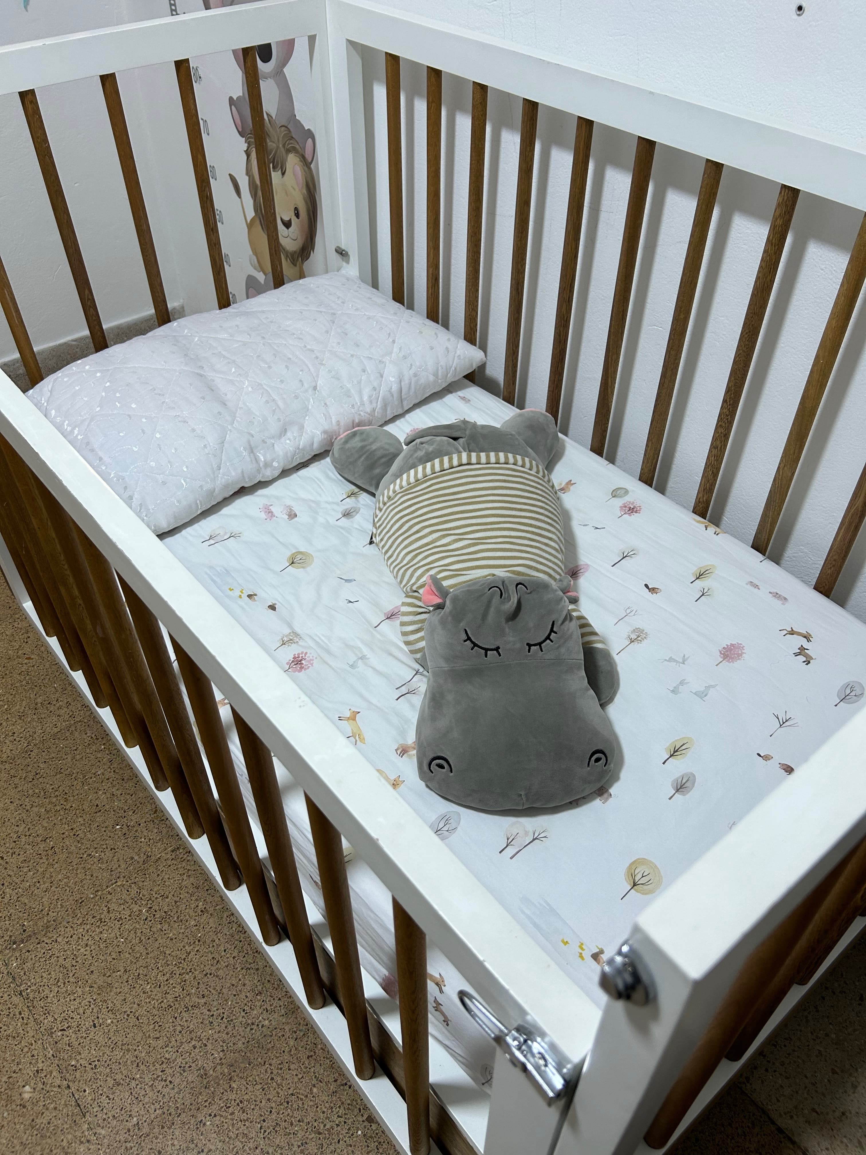 imagen de producto Cuna para bebé con colchón 