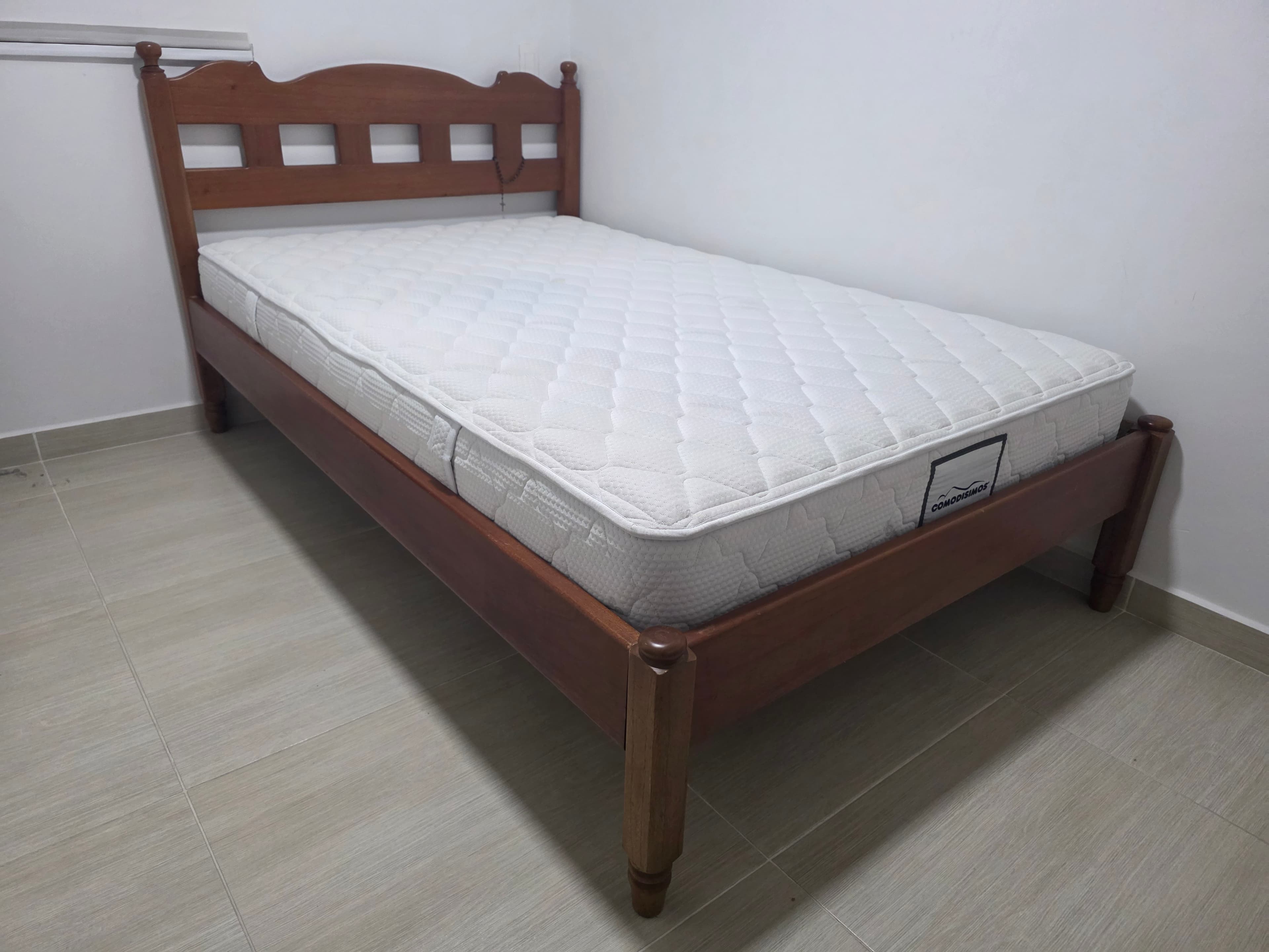 imagen de producto Cama semi doble con colchón