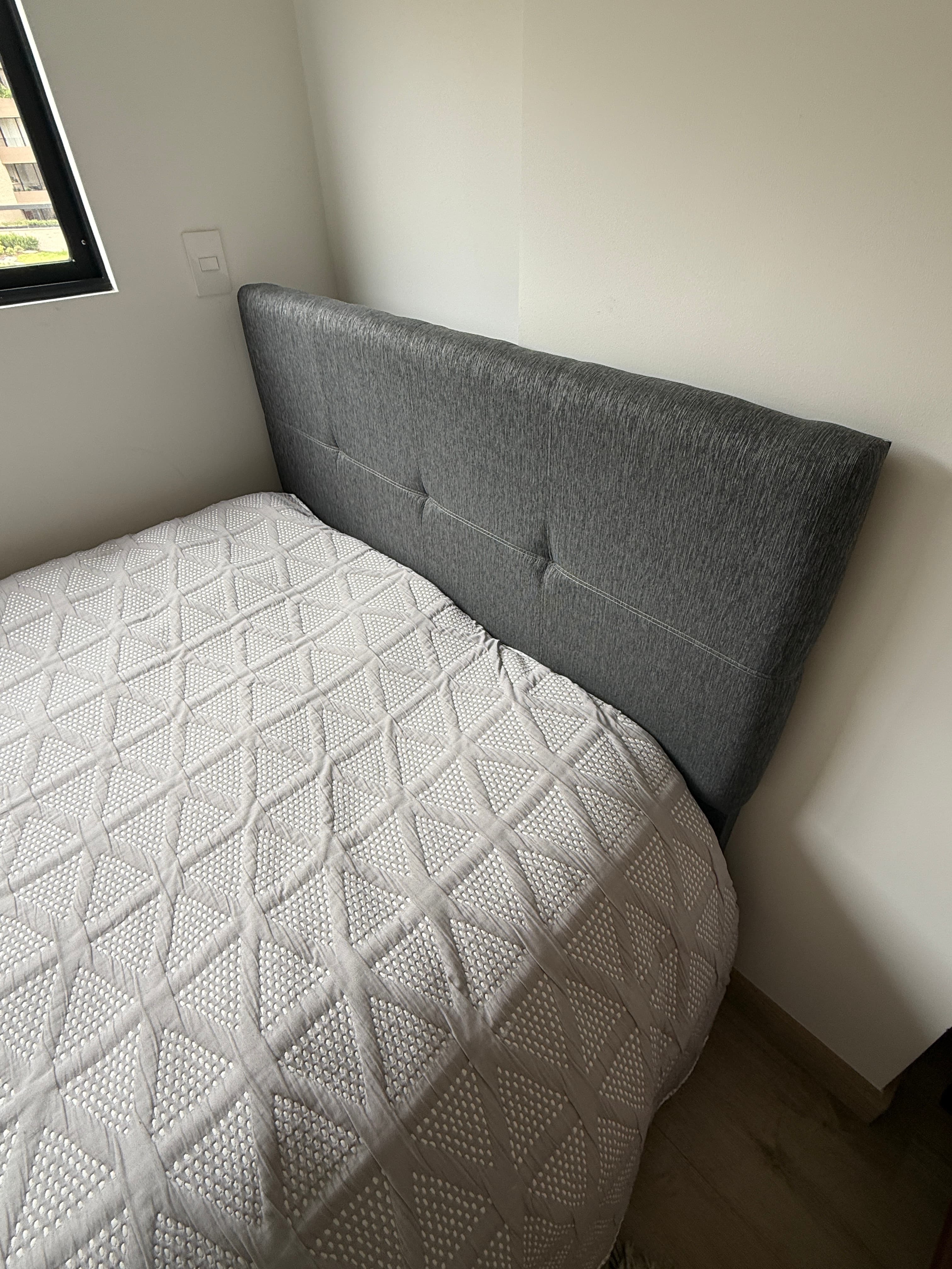 imagen de producto Cama 1,20 con espaldar y colchón