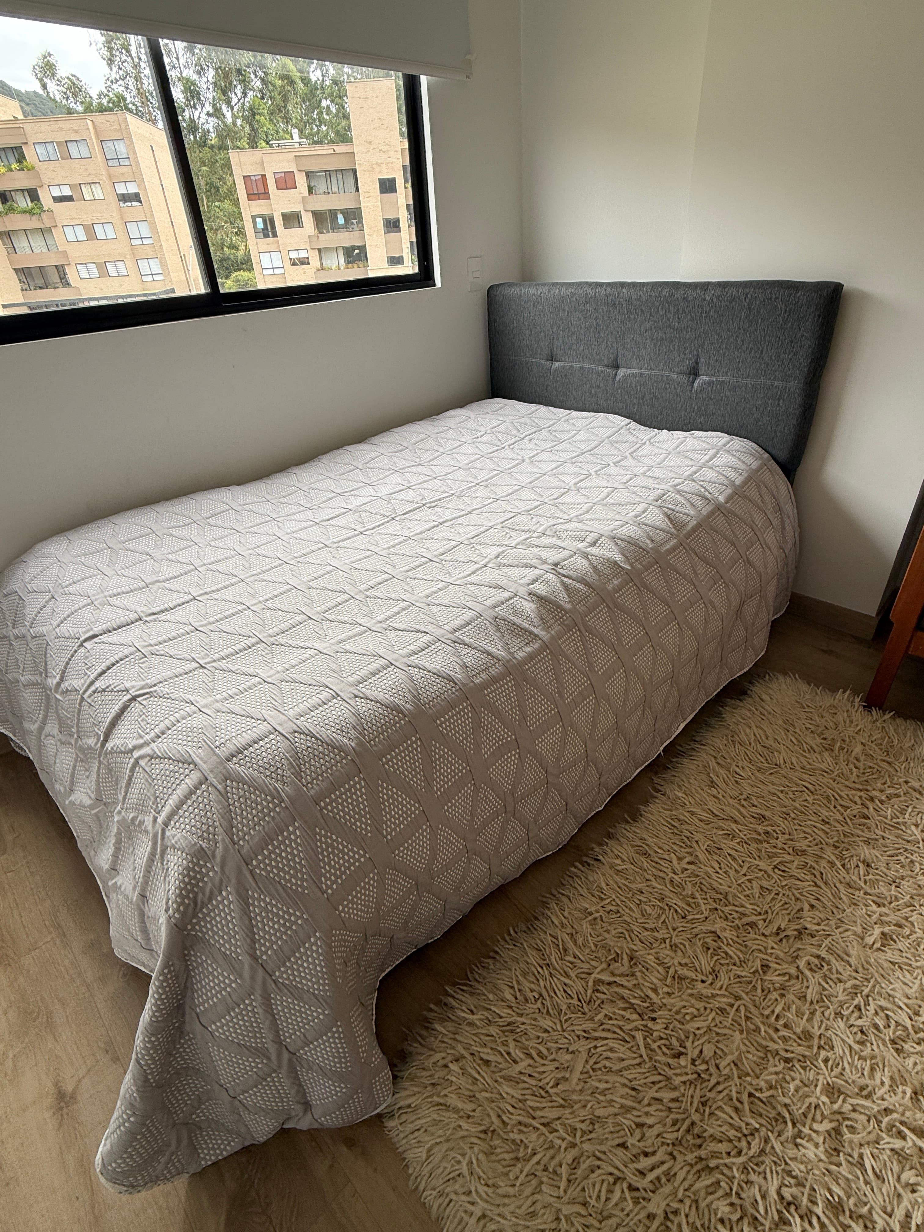 imagen de producto Cama 1,20 con espaldar y colchón