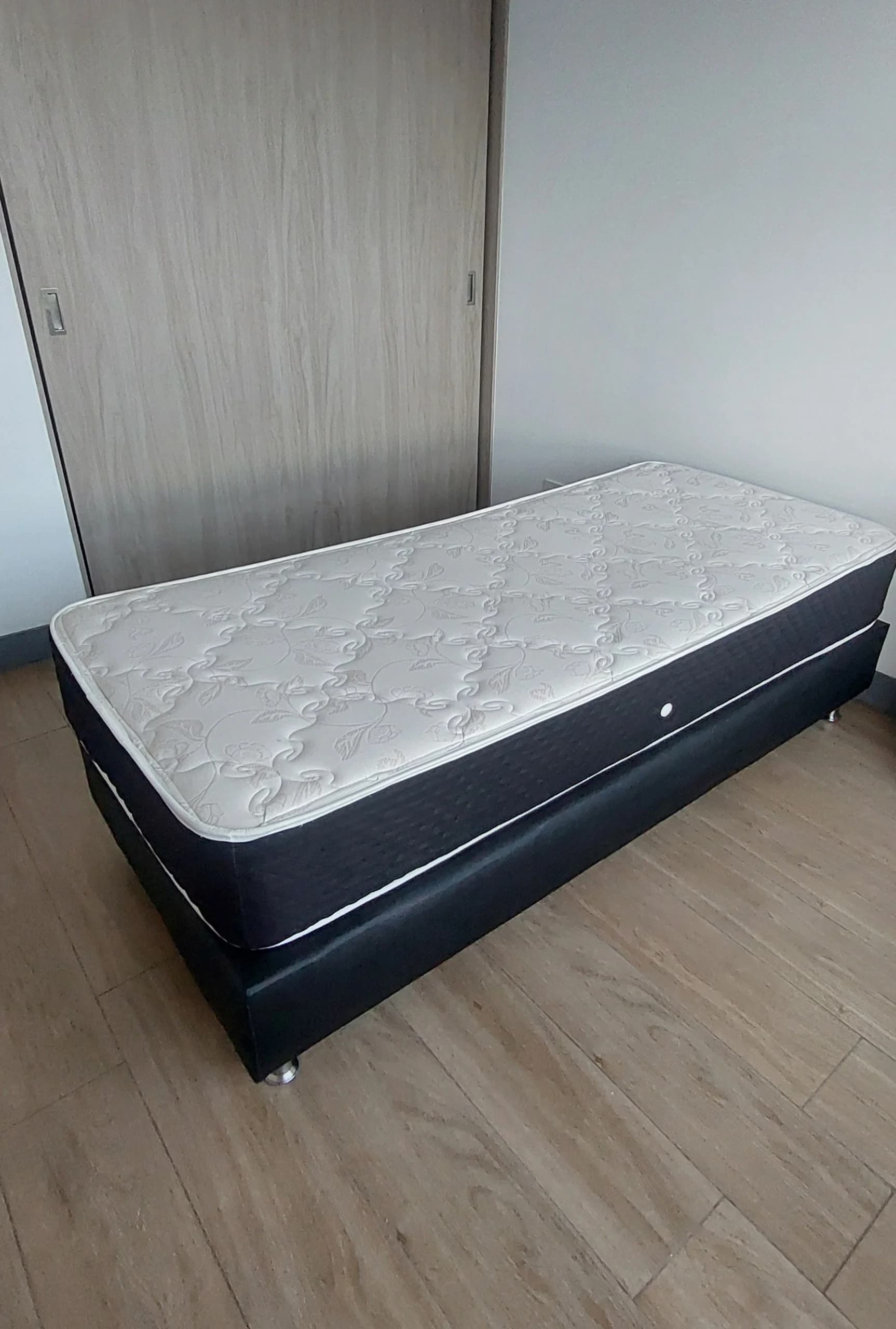 imagen de producto Base Cama con colchón