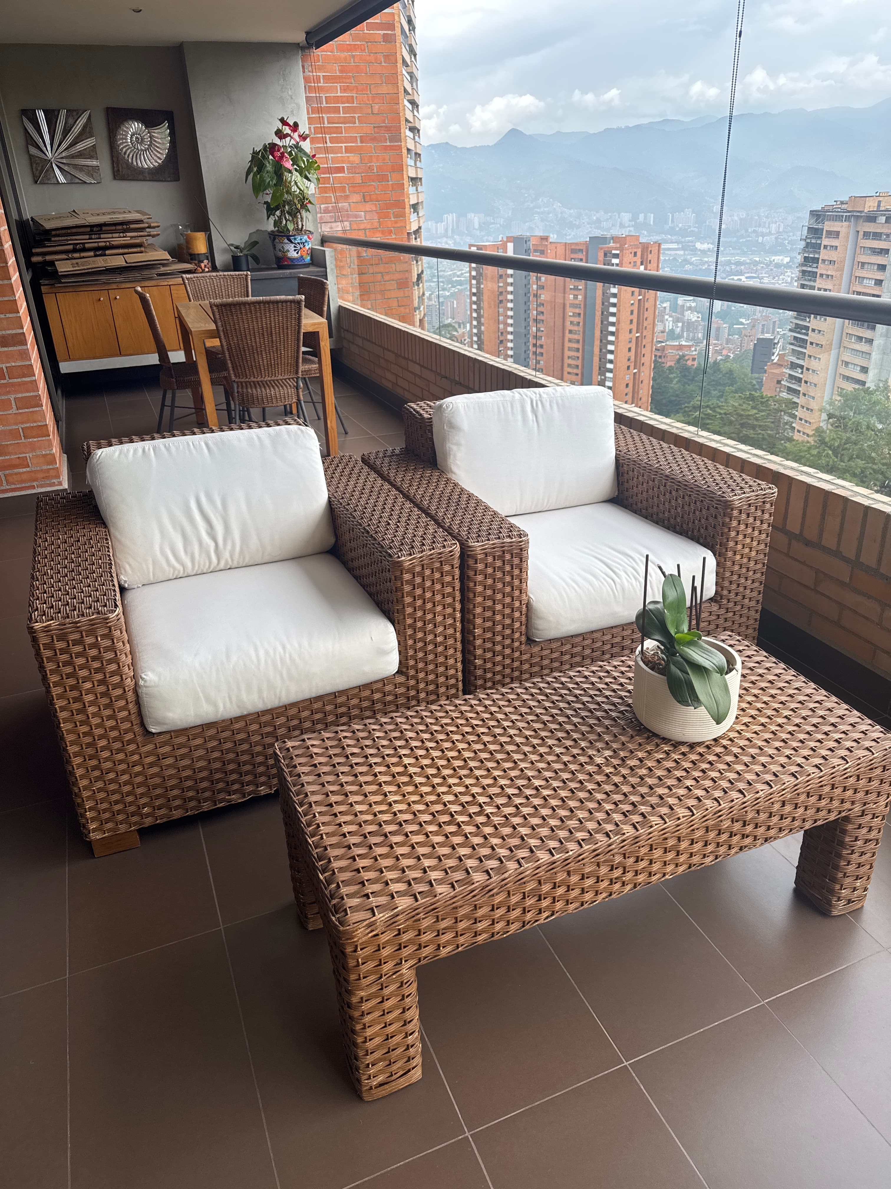 imagen de producto Silla + mesa en rattan natural