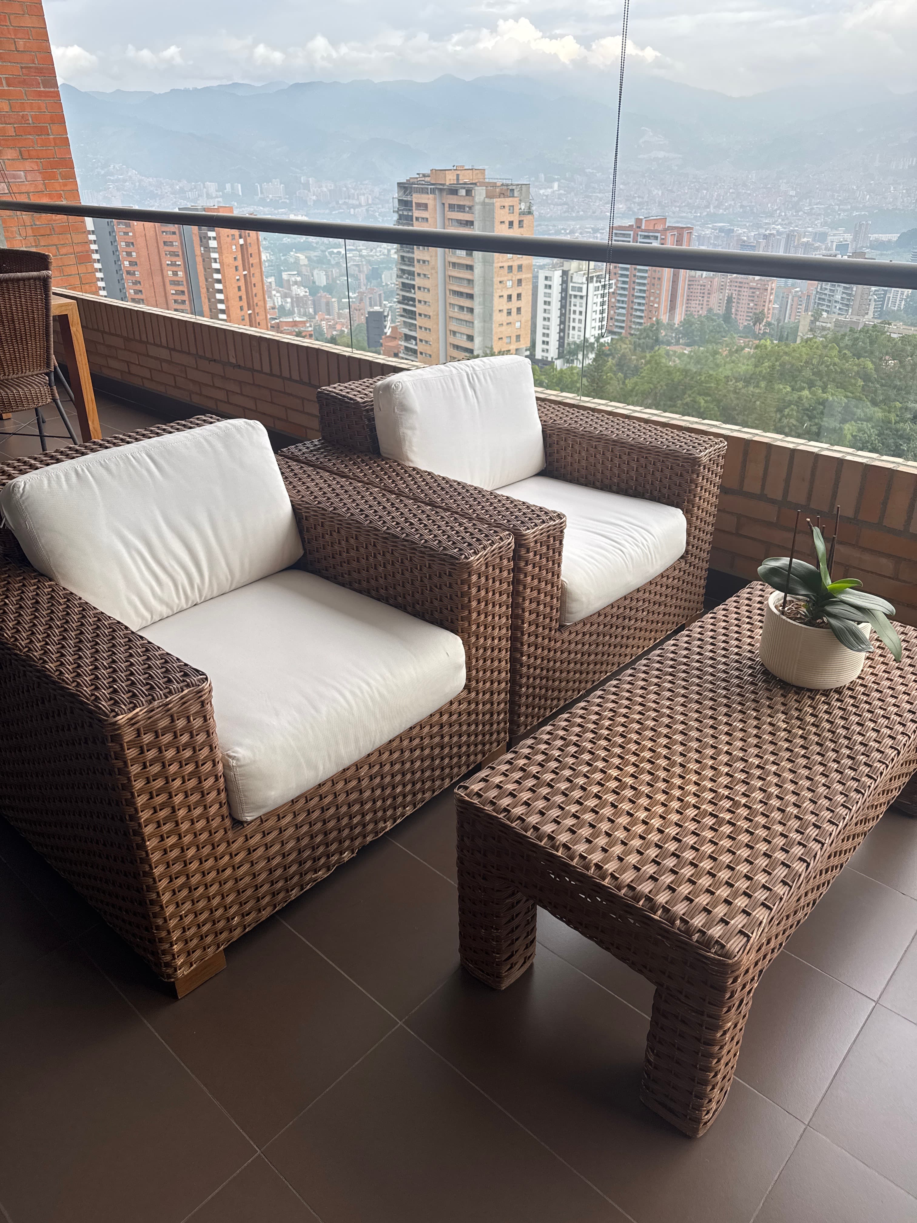 imagen de producto Silla + mesa en rattan natural