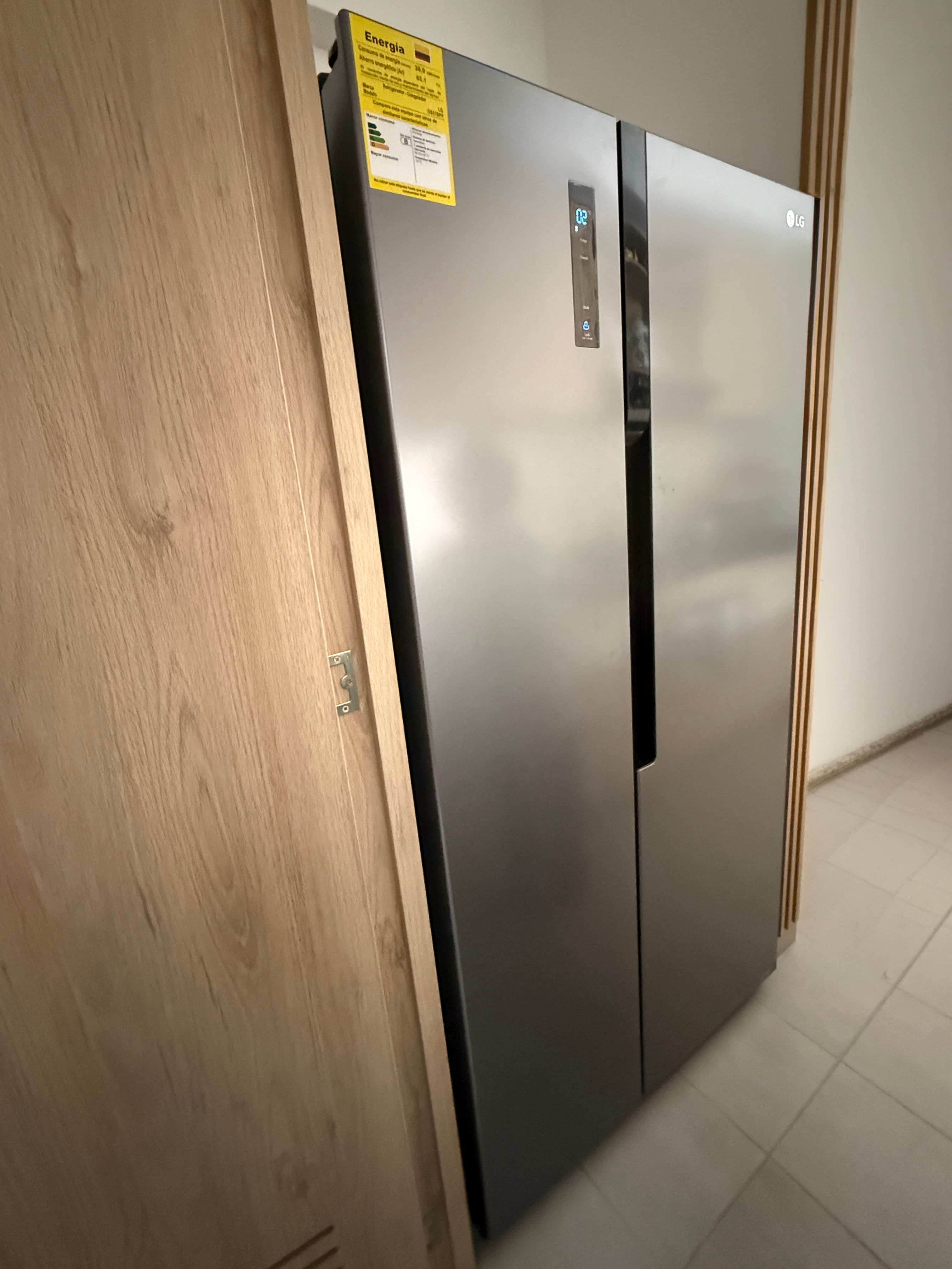 imagen de producto Nevera LG plateada 