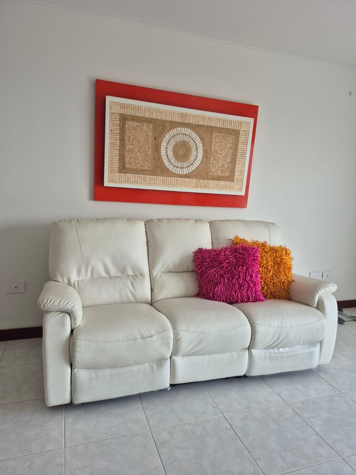 imagen de producto SALA en cuero uva  sofa 3 +poltrona