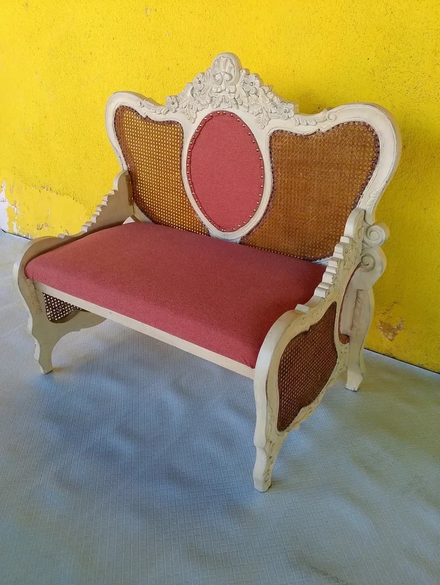 imagen de producto Sofa Antiguo De Medallon Cedro Y Rattan