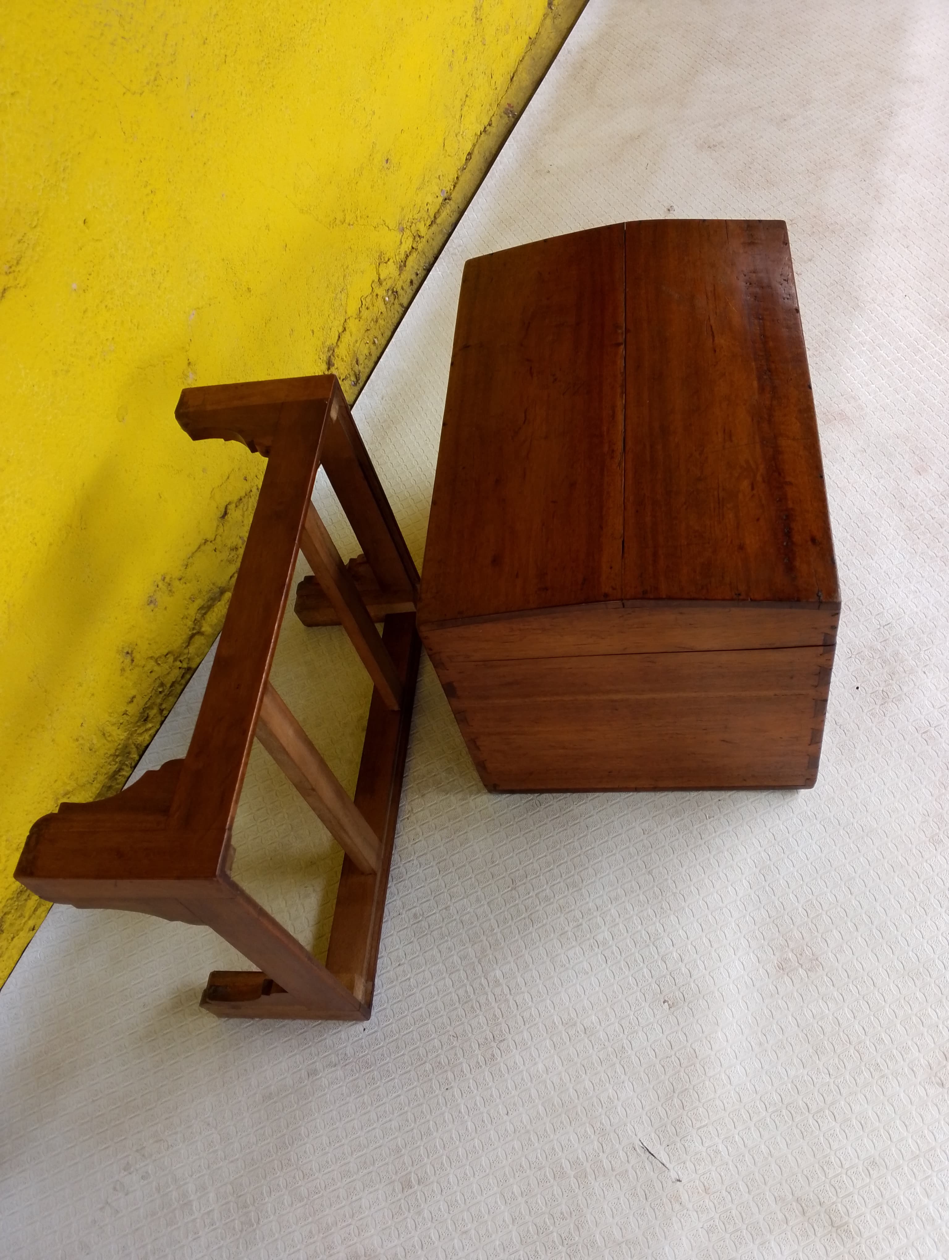 imagen de producto BAUL MADERA CEDRO NATURAL CON BASE 
