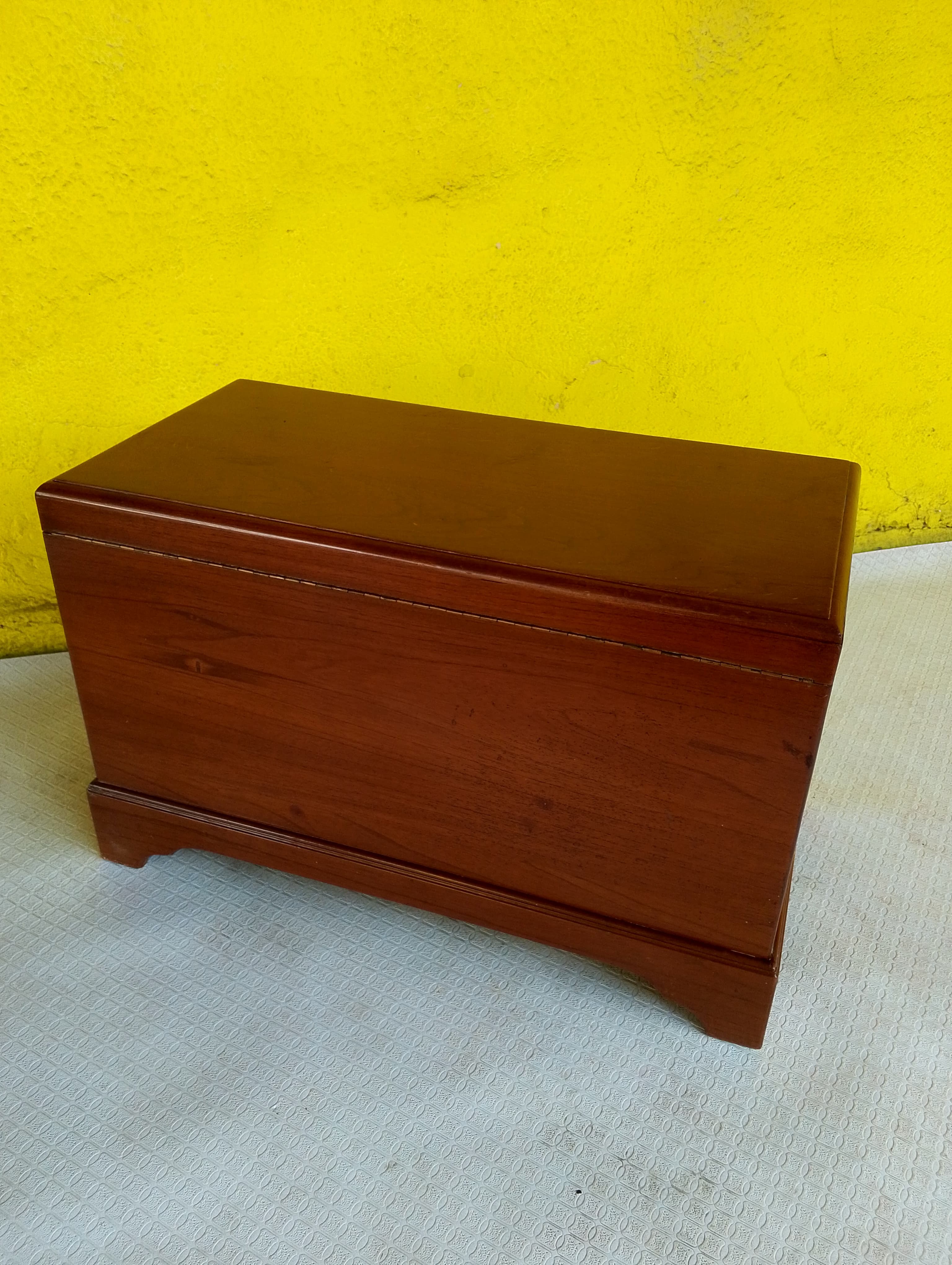 imagen de producto BAUL ANTIGUO MADERA CON LLAVE Y BASE 