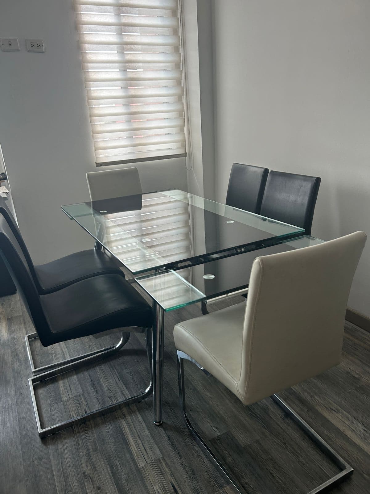 imagen de producto Comedor 4 puestos expandible 