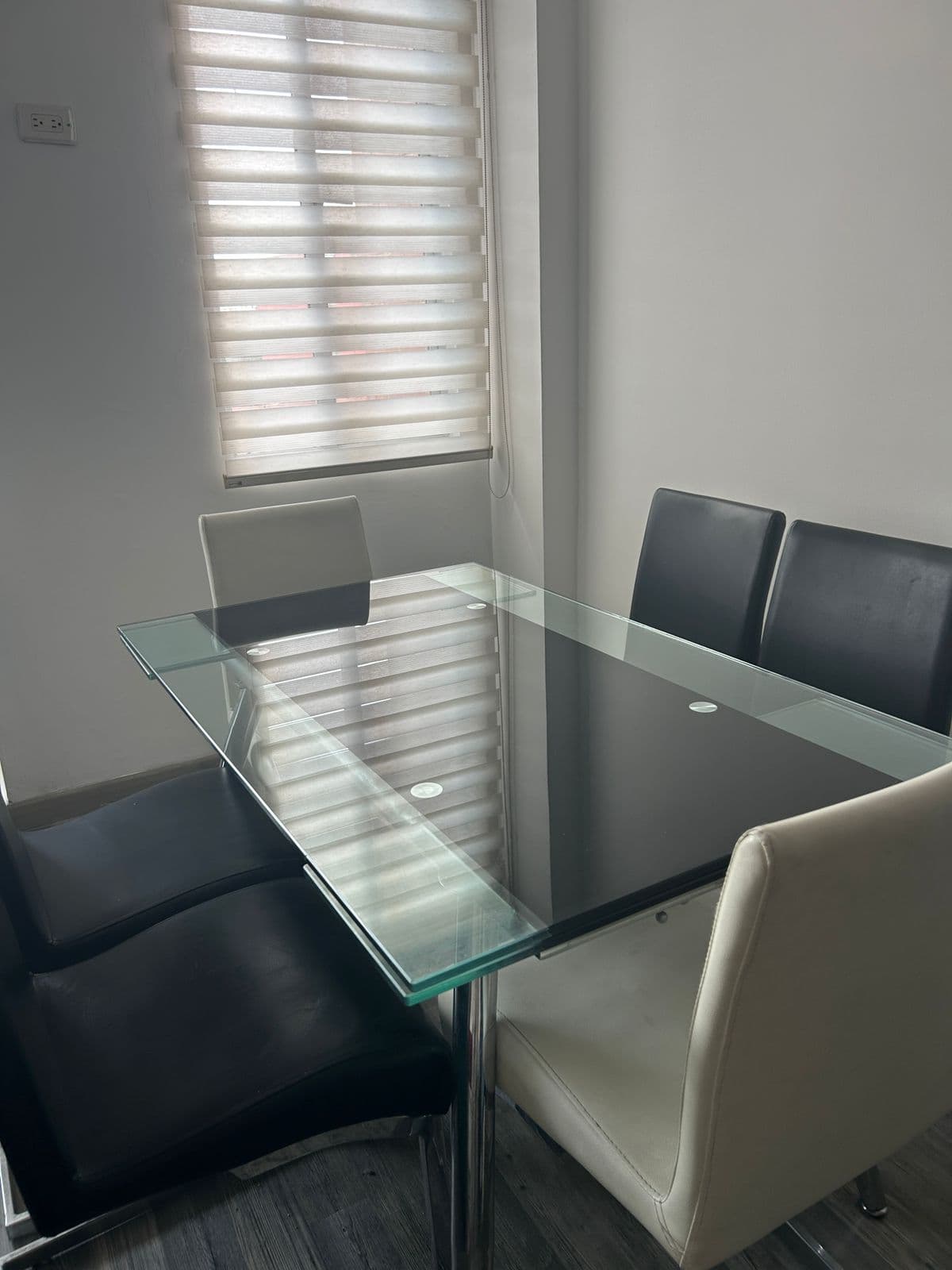 imagen de producto Comedor 4 puestos expandible 