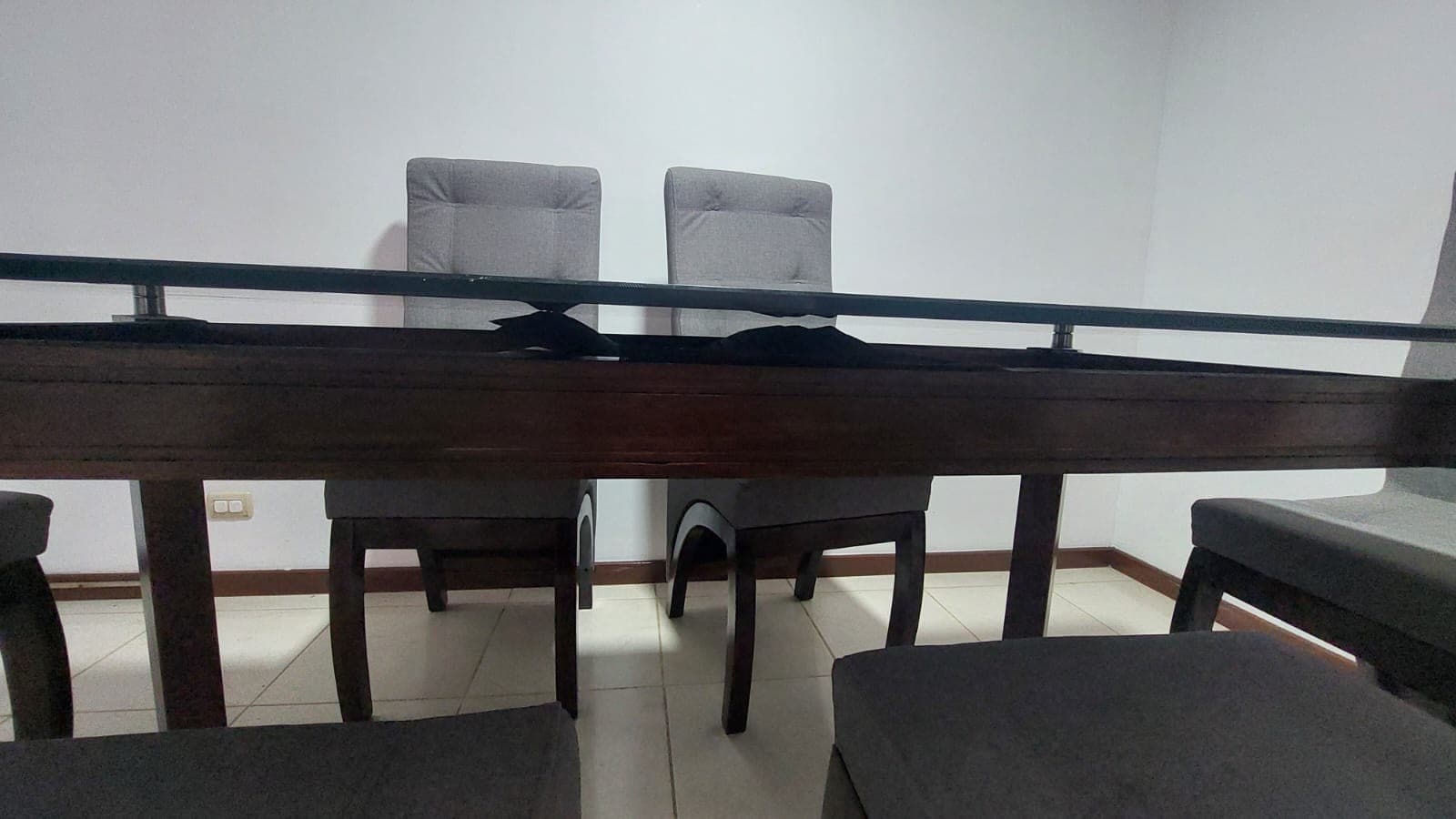 imagen de producto Comedor 6 puestos cedro+cristal negro