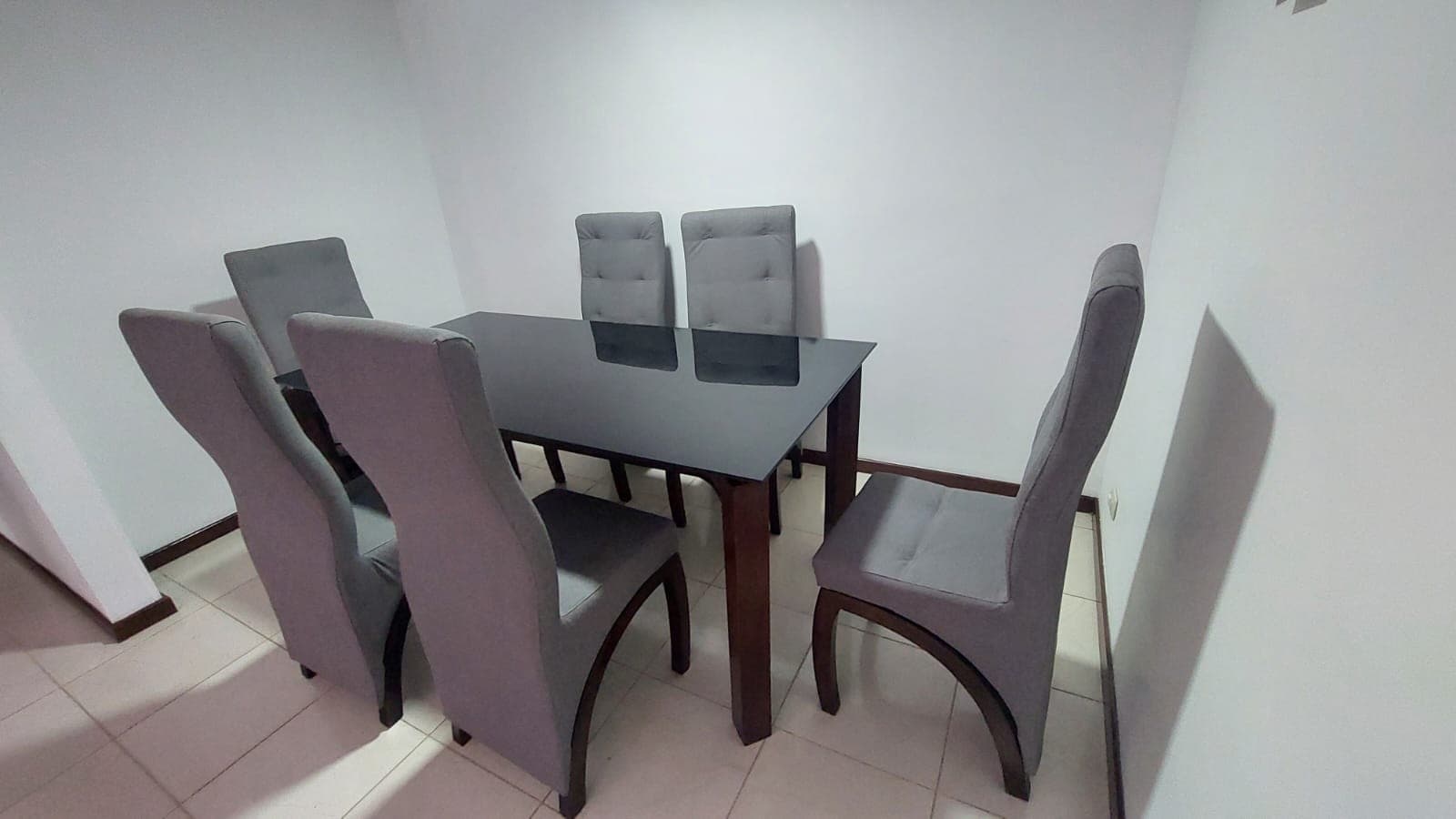 imagen de producto Comedor 6 puestos cedro+cristal negro