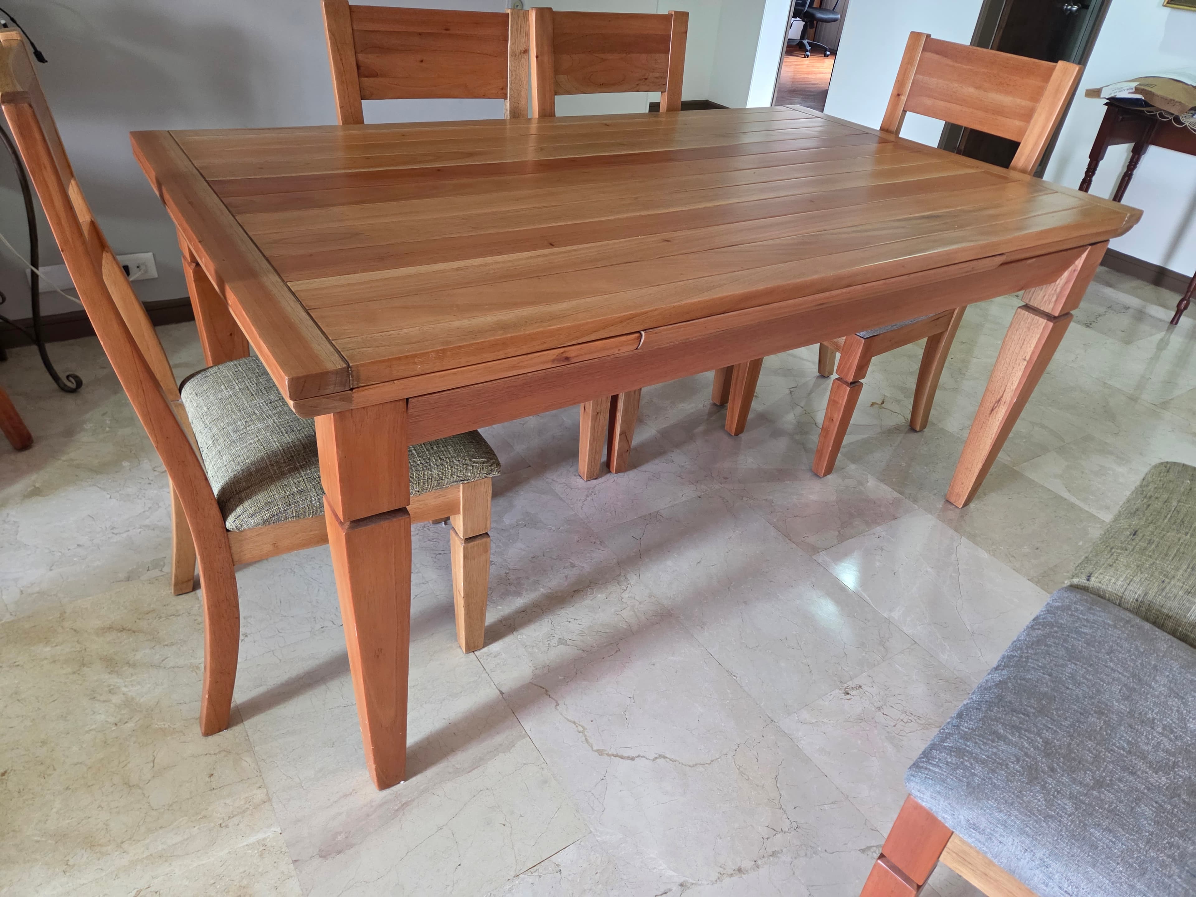 imagen de producto Comedor de cedro con sillas 