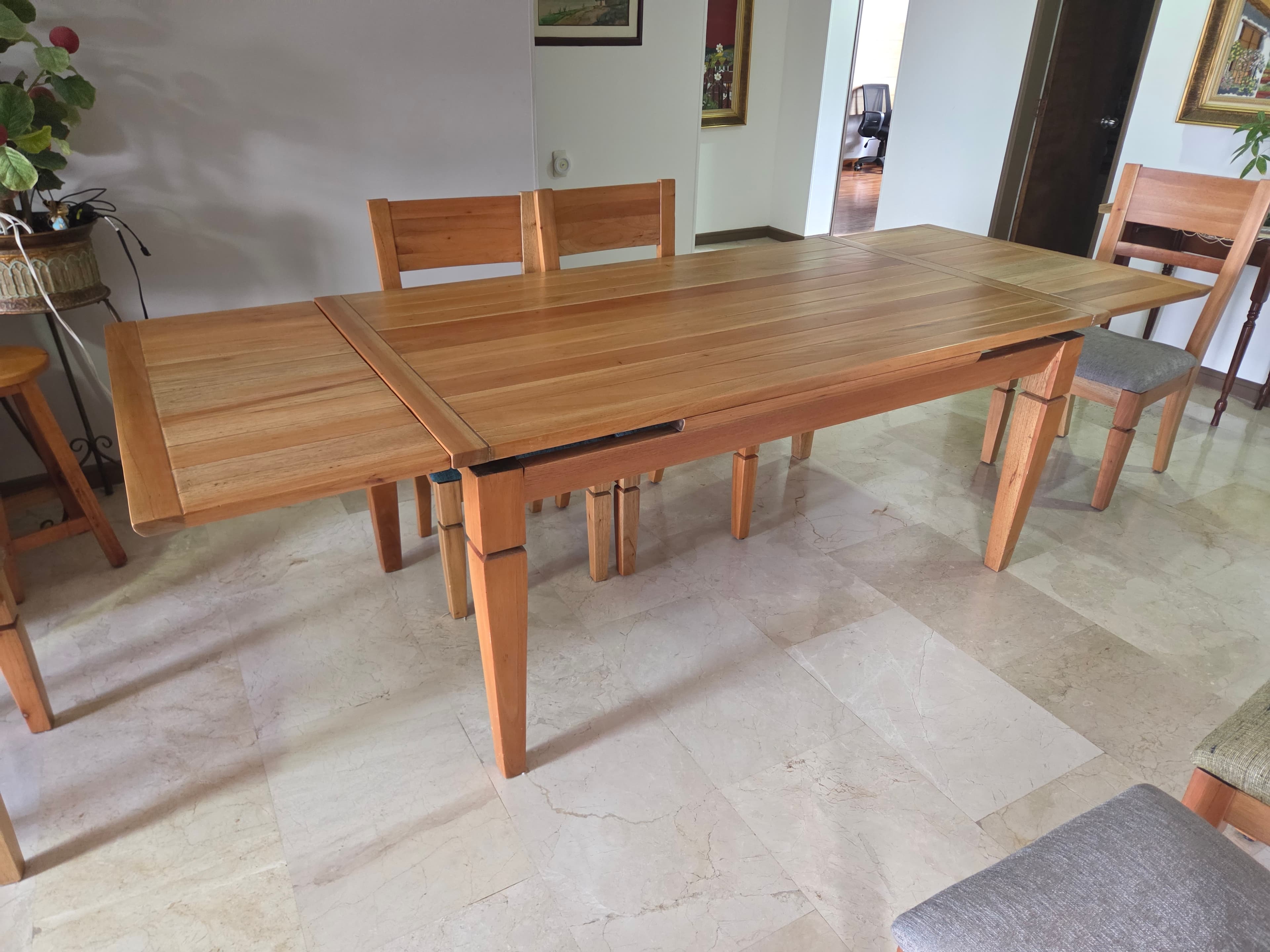 imagen de producto Comedor de cedro con sillas 