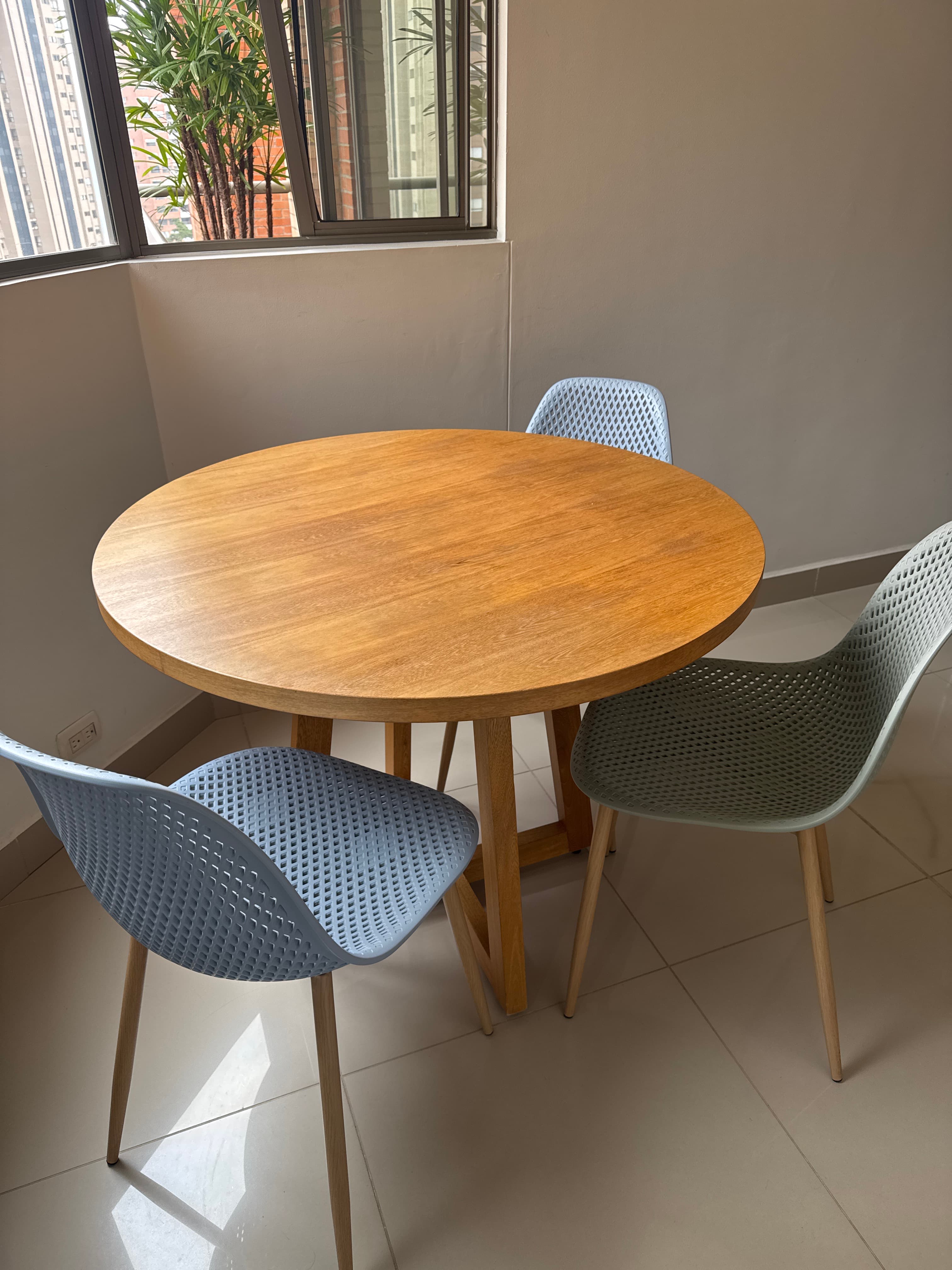 imagen de producto Comedor con 3 sillas