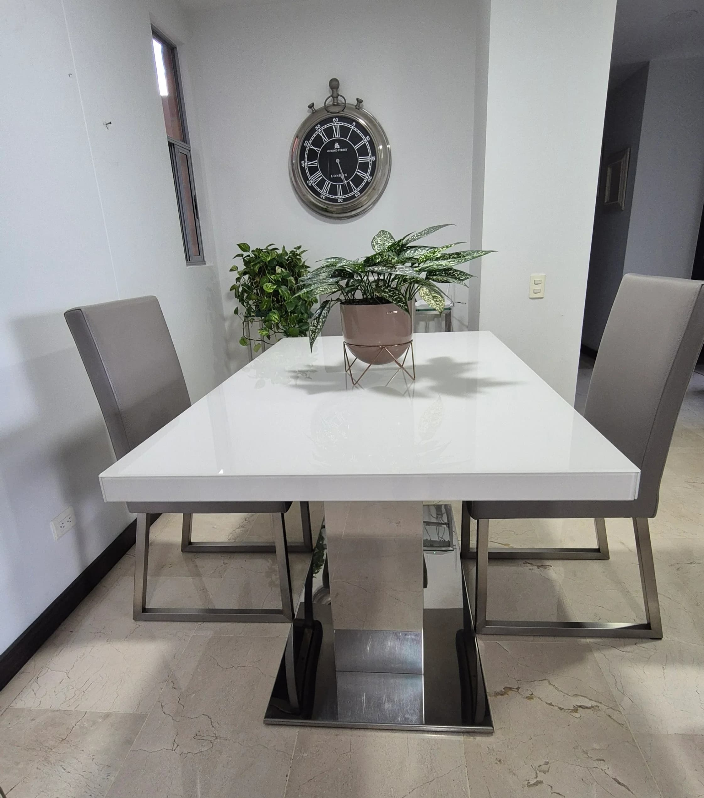 imagen de producto Comedor con sillas 