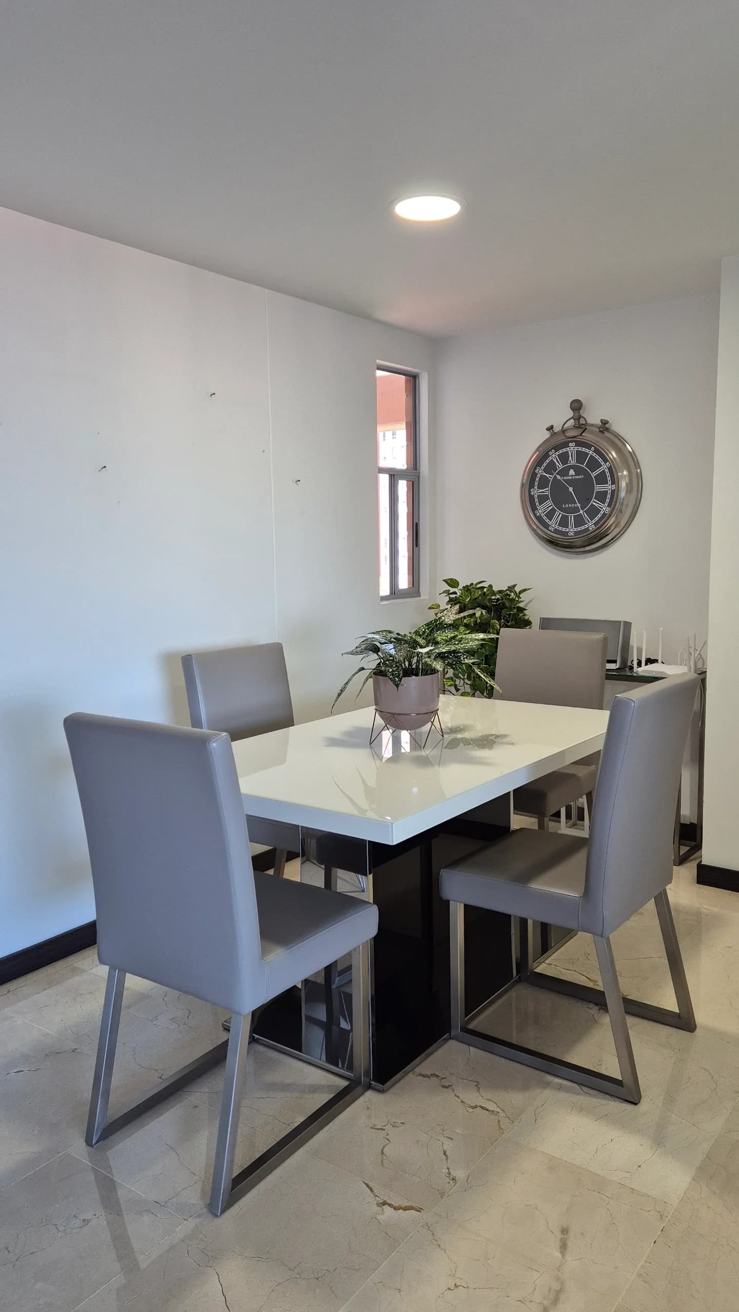 imagen de producto Comedor con sillas 