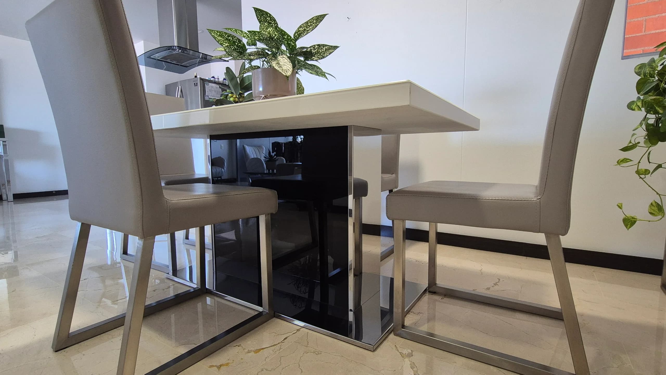 imagen de producto Comedor con sillas 
