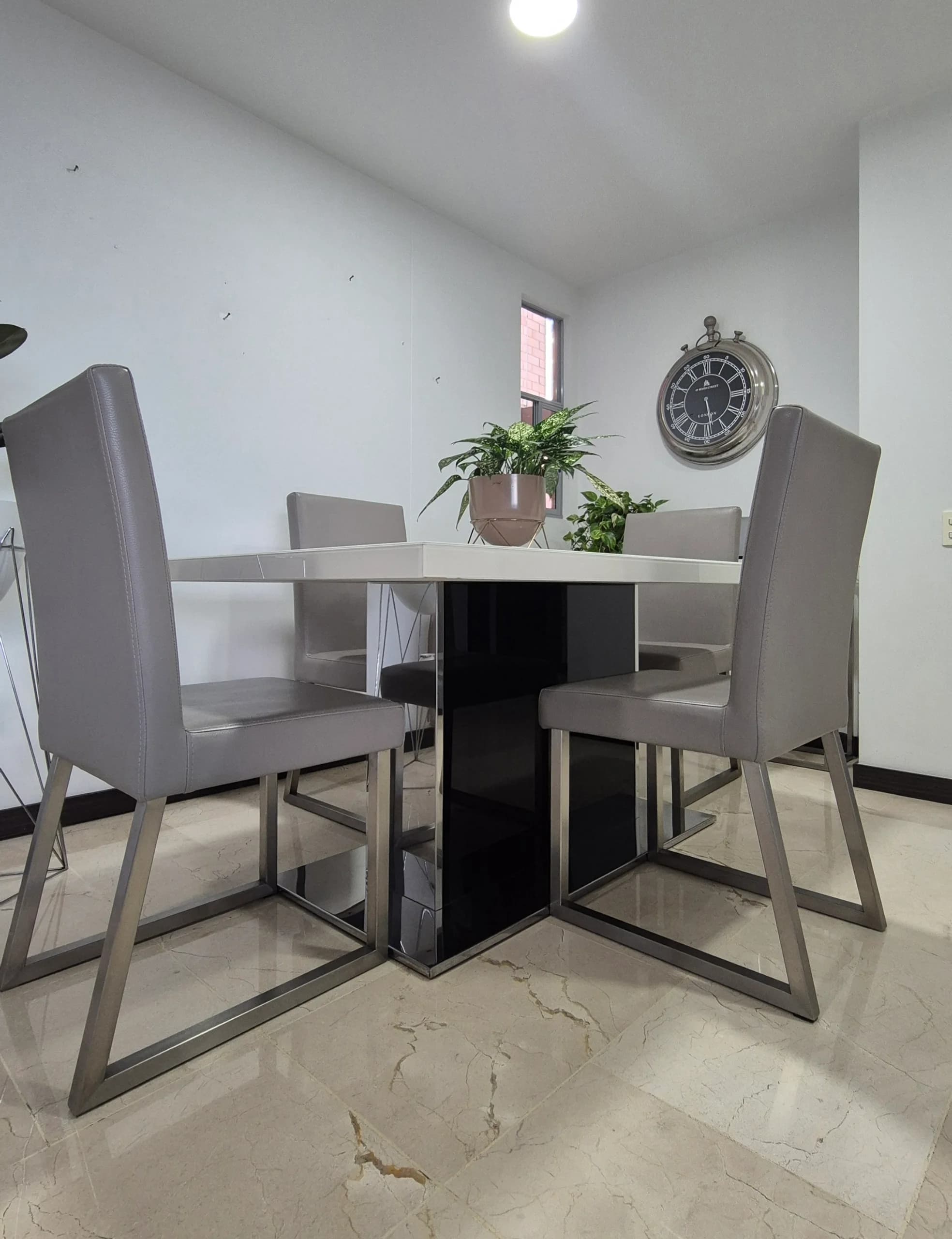 imagen de producto Comedor con sillas 