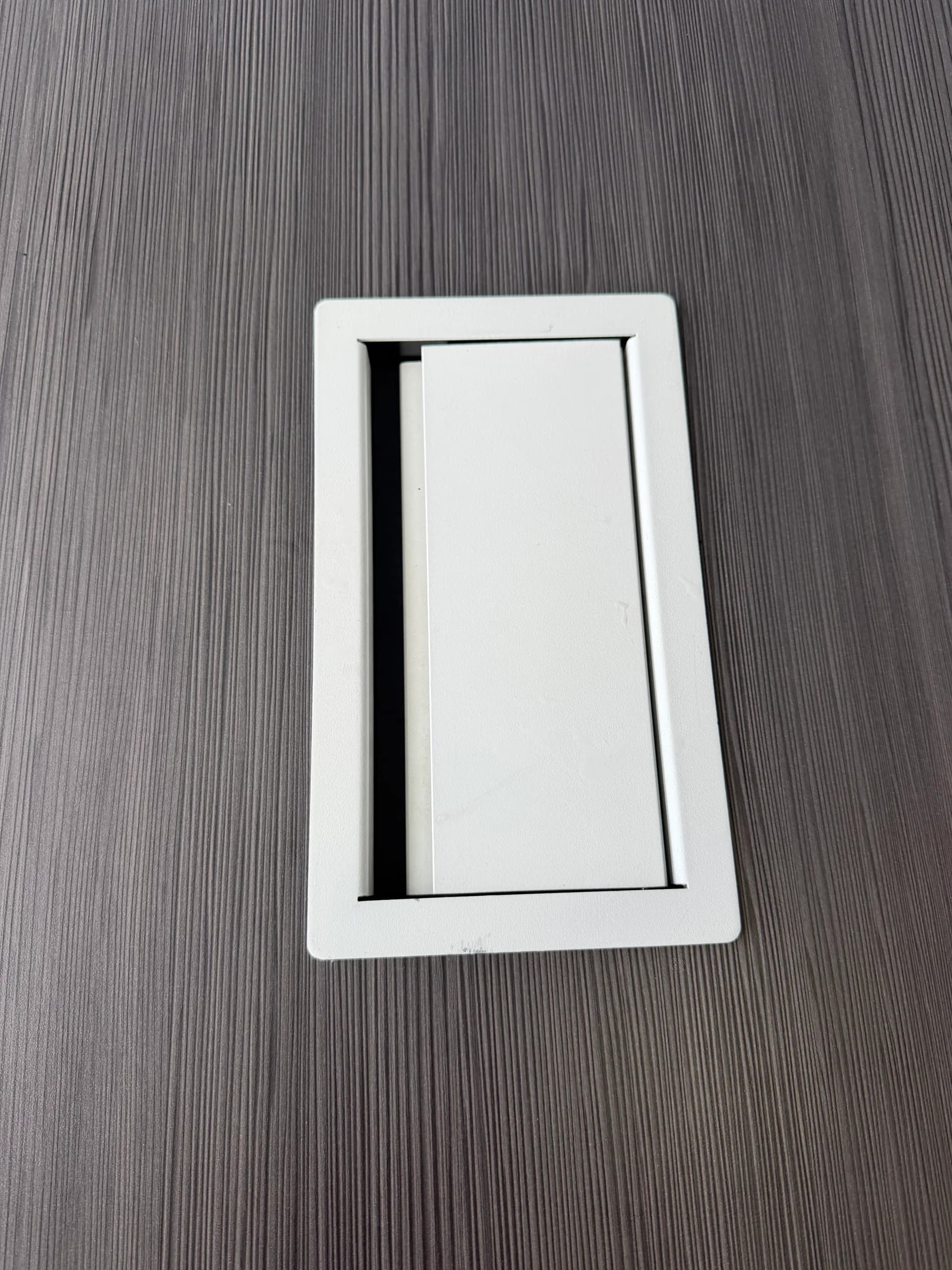 imagen de producto Mesa de juntas con 4 sillas y tomas integradas