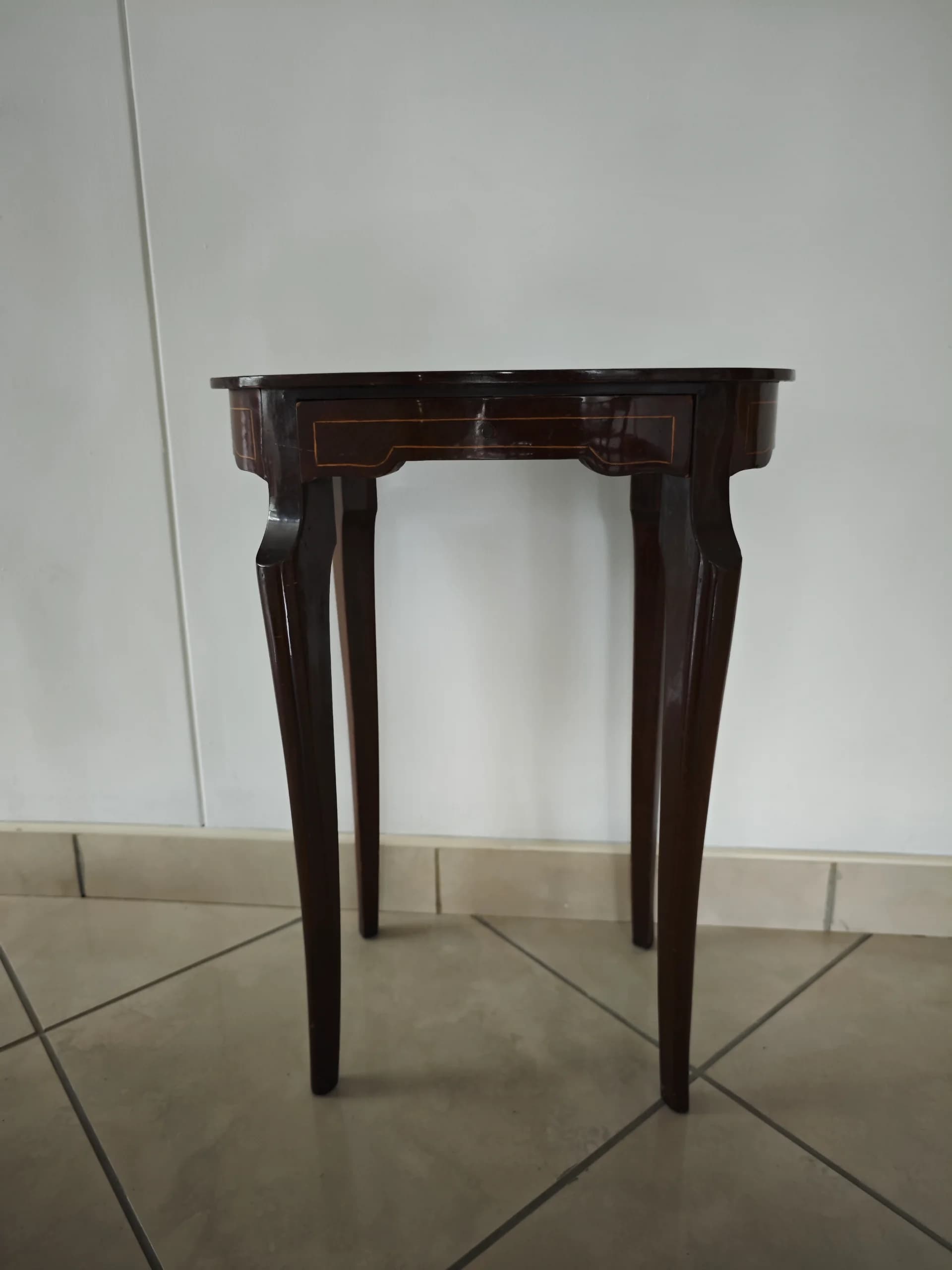 imagen de producto Mesa Auxiliar antigua de madera 