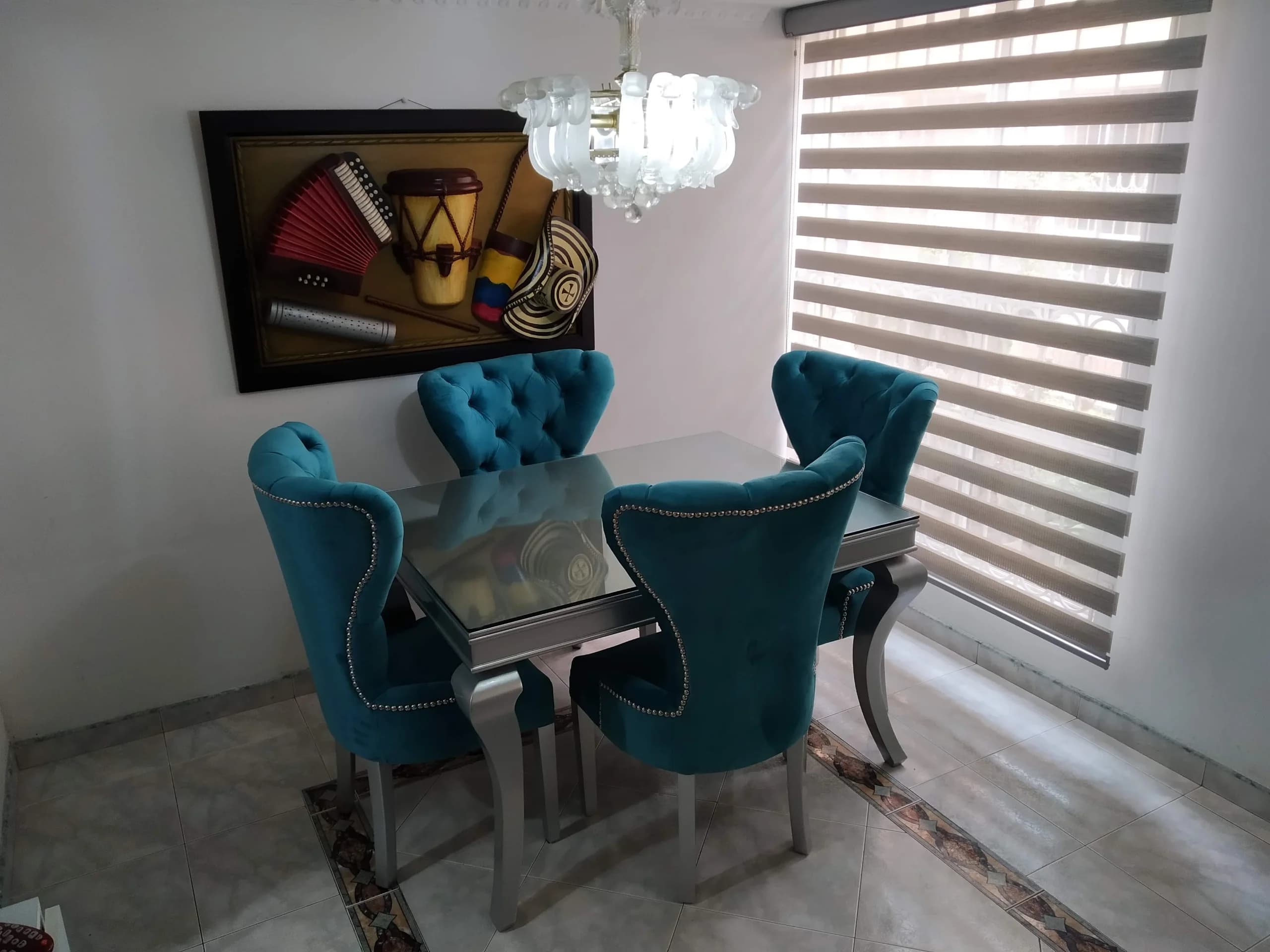 imagen de producto Juego de comedor cuatro puestos