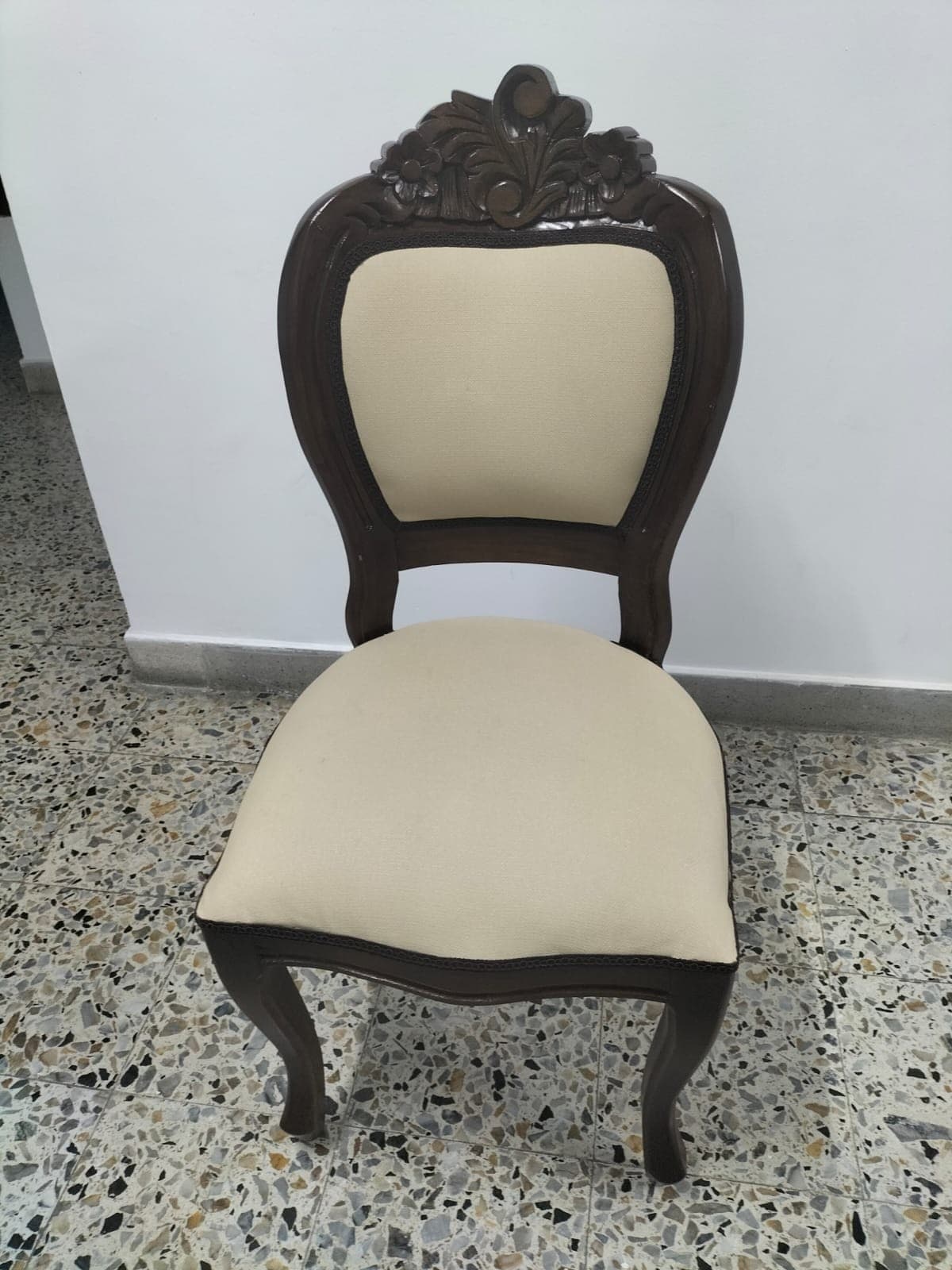 imagen de producto Silla Estilo Luis XV con Talla floral