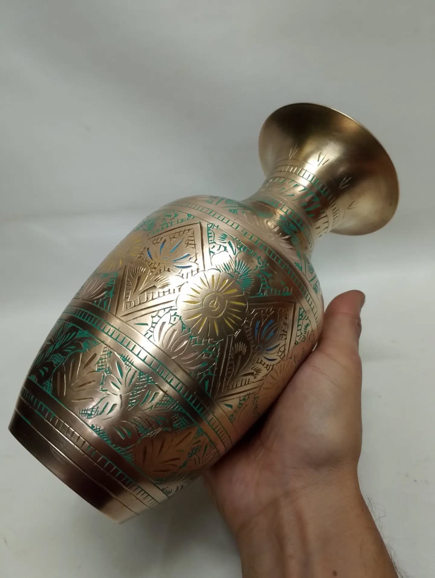 imagen de producto FLORERO DE MESA ANTIGUO HINDU BRONCE Y OLEO 