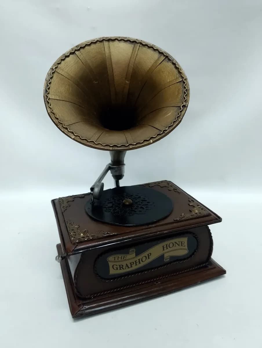 imagen de producto Victrola Antigua Decorativa En Hojalata U.s.a 