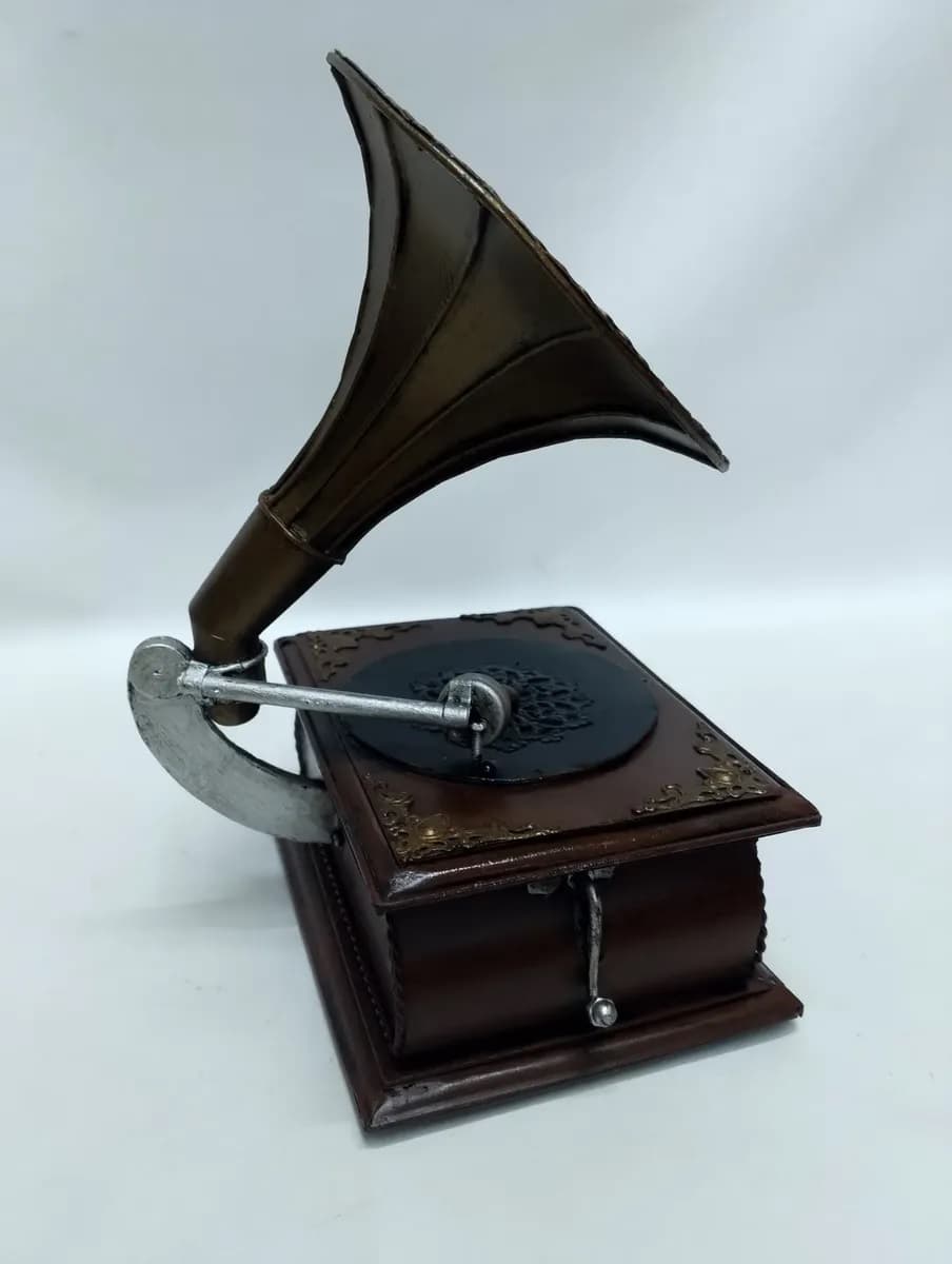 imagen de producto Victrola Antigua Decorativa En Hojalata U.s.a 