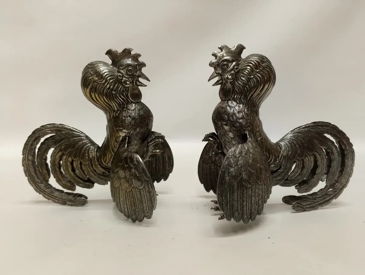 imagen de producto Gallo De Pelea Bronce Baño Plata Plumas Talladas