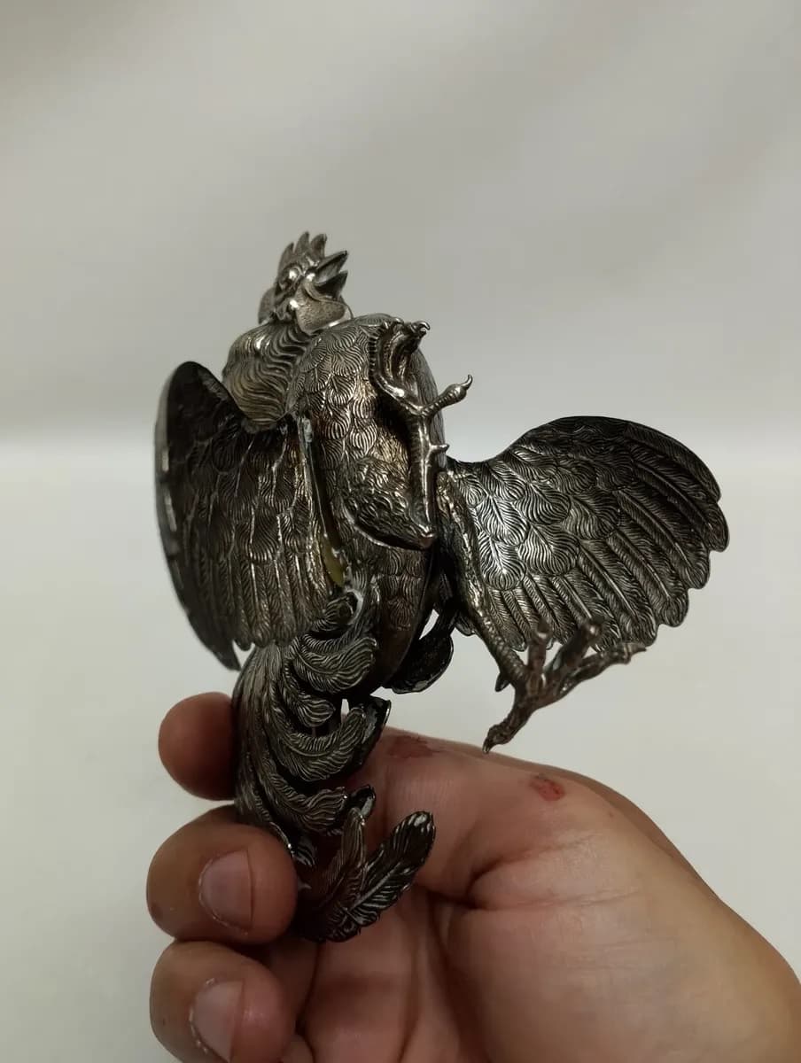 imagen de producto Gallo De Pelea Bronce Baño Plata Plumas Talladas