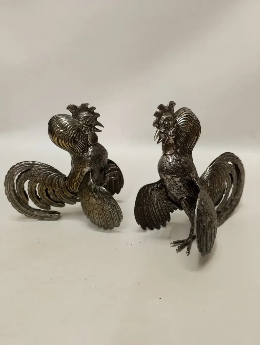 imagen de producto Gallo De Pelea Bronce Baño Plata Plumas Talladas