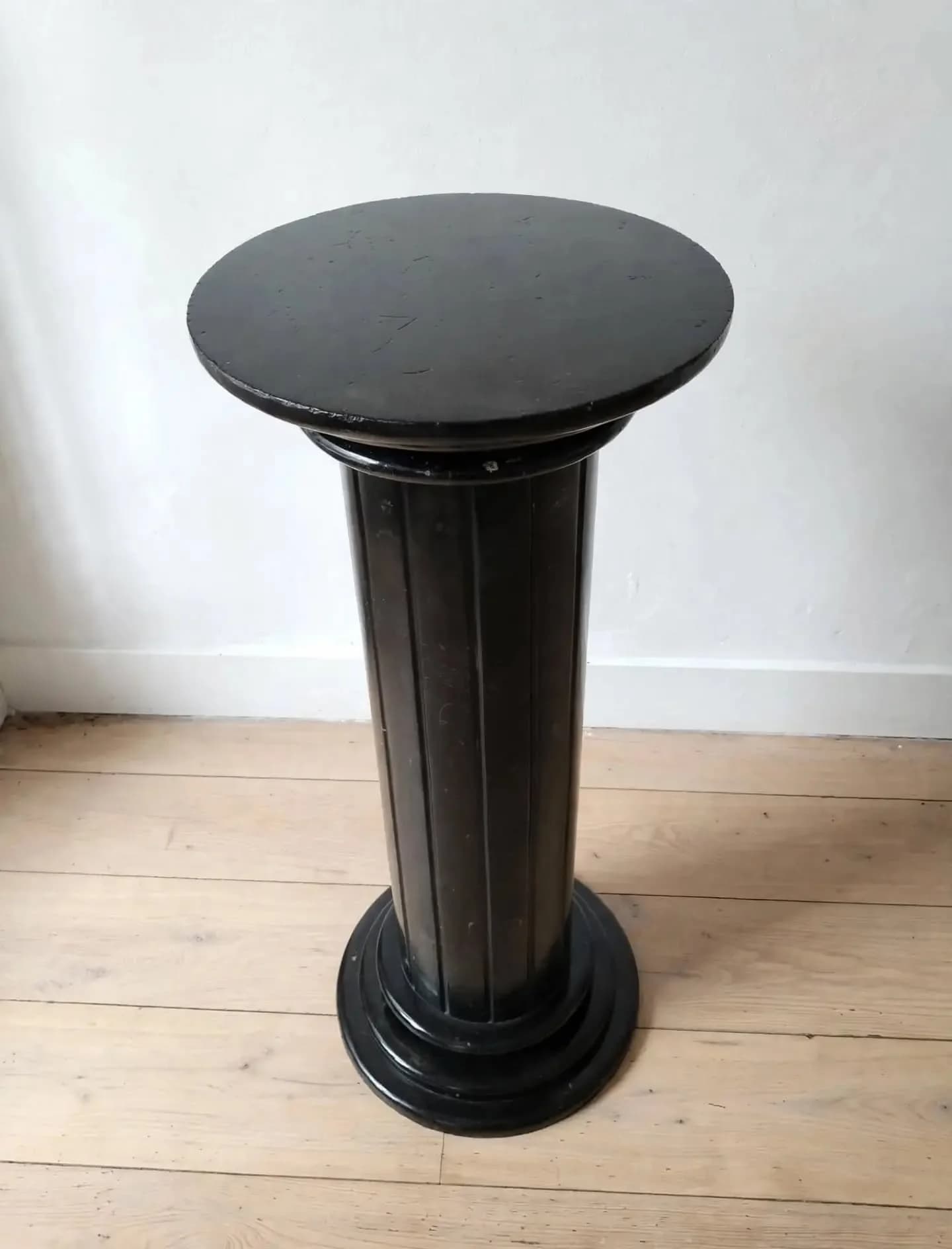 imagen de producto COLUMNA ANTIGUA ITALY EN MARMOL NEGRO CON BETAS 