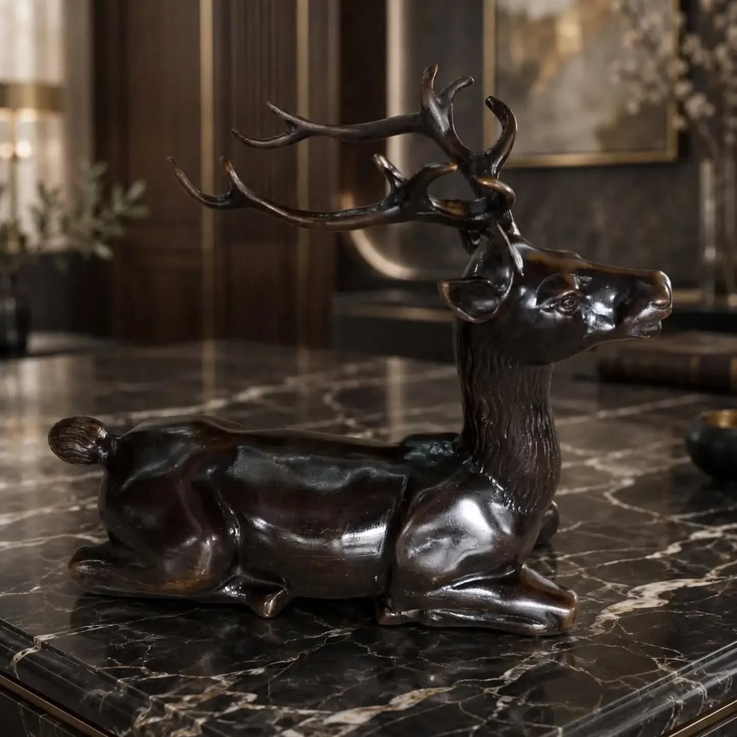 imagen de producto ESCULTURA ANTIGUA EN BRONCE MACIZO DE VENADO 