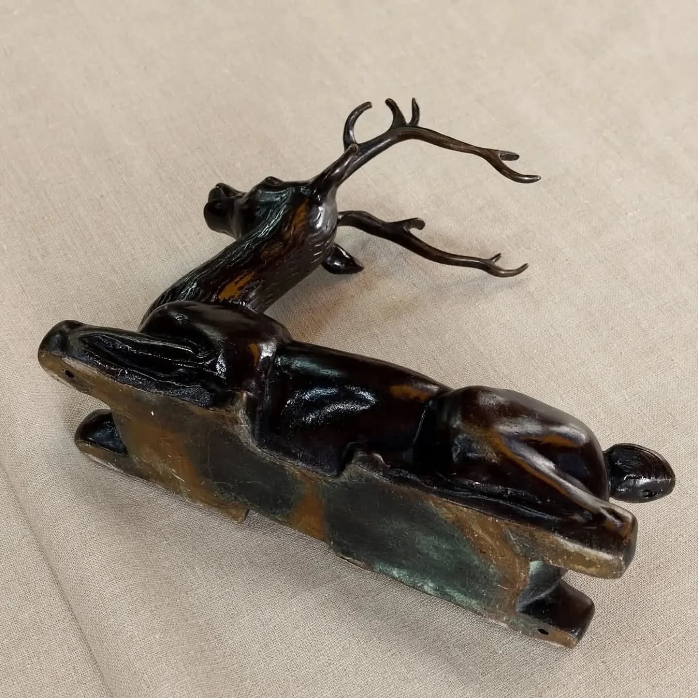 imagen de producto ESCULTURA ANTIGUA EN BRONCE MACIZO DE VENADO 
