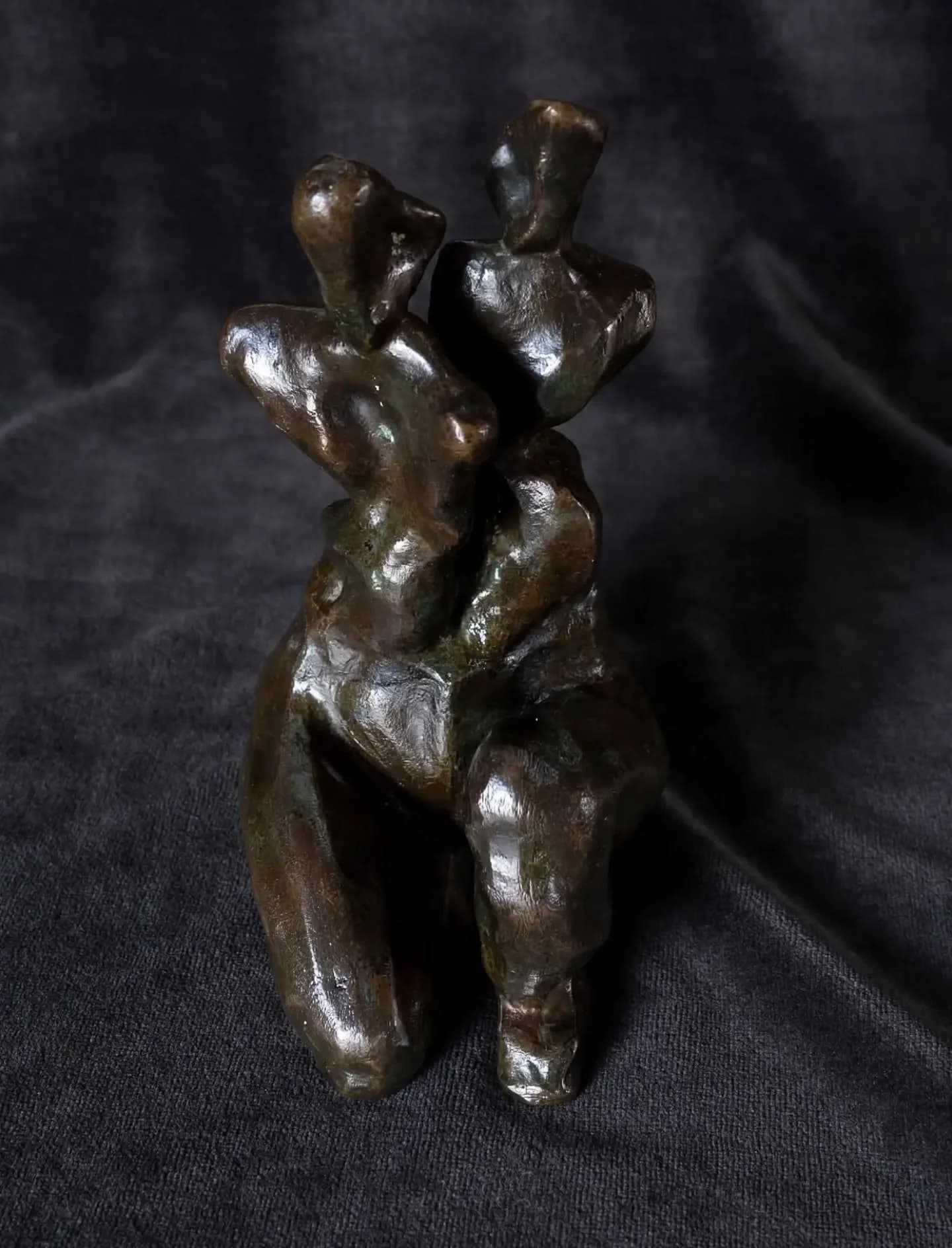 imagen de producto ESCULTURA EUROPEA ABSTRACTA PAREJA ENAMORADOS 