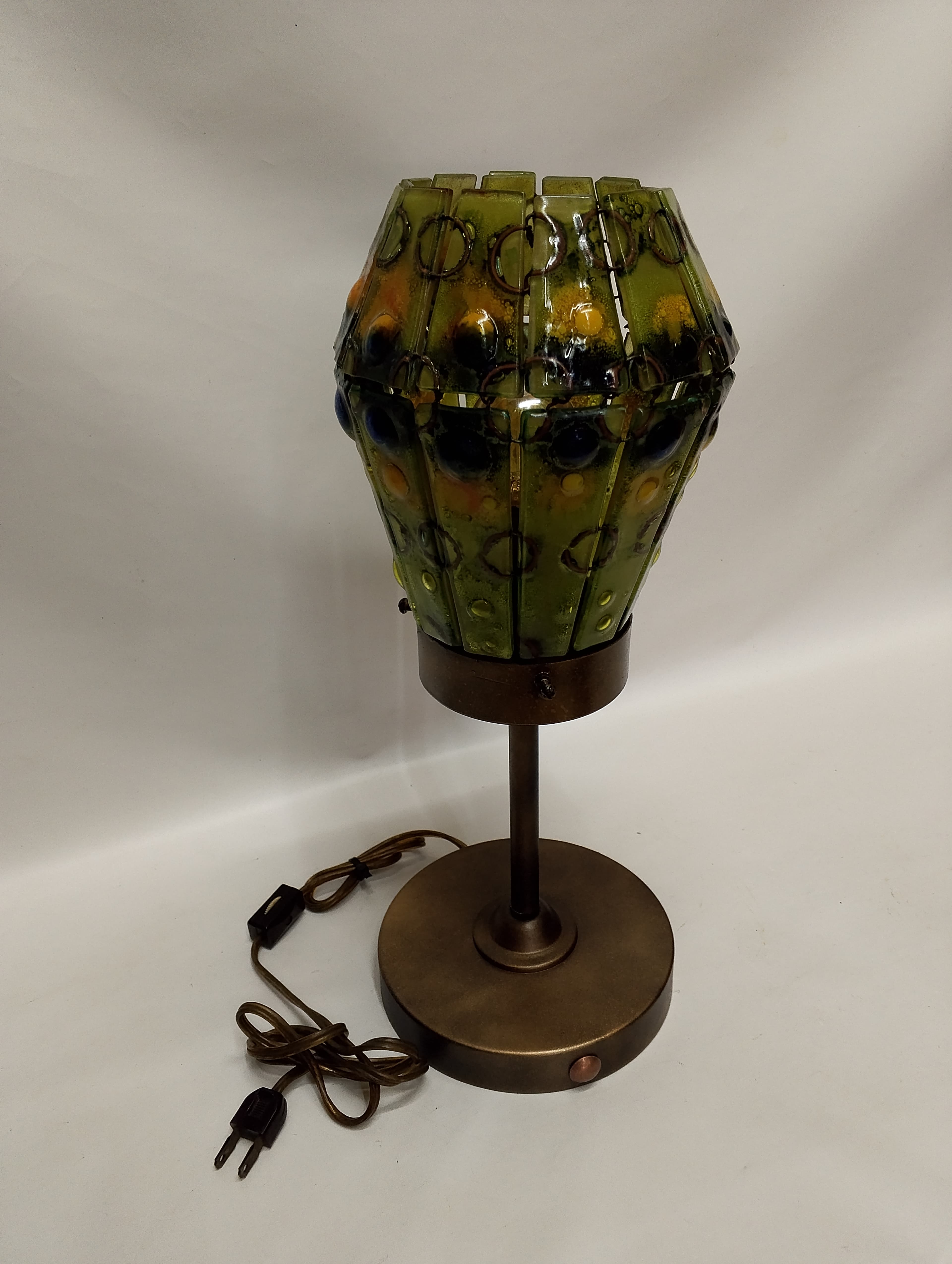 imagen de producto LAMPARA VITRAL BASE COBRIZADA VERDE 