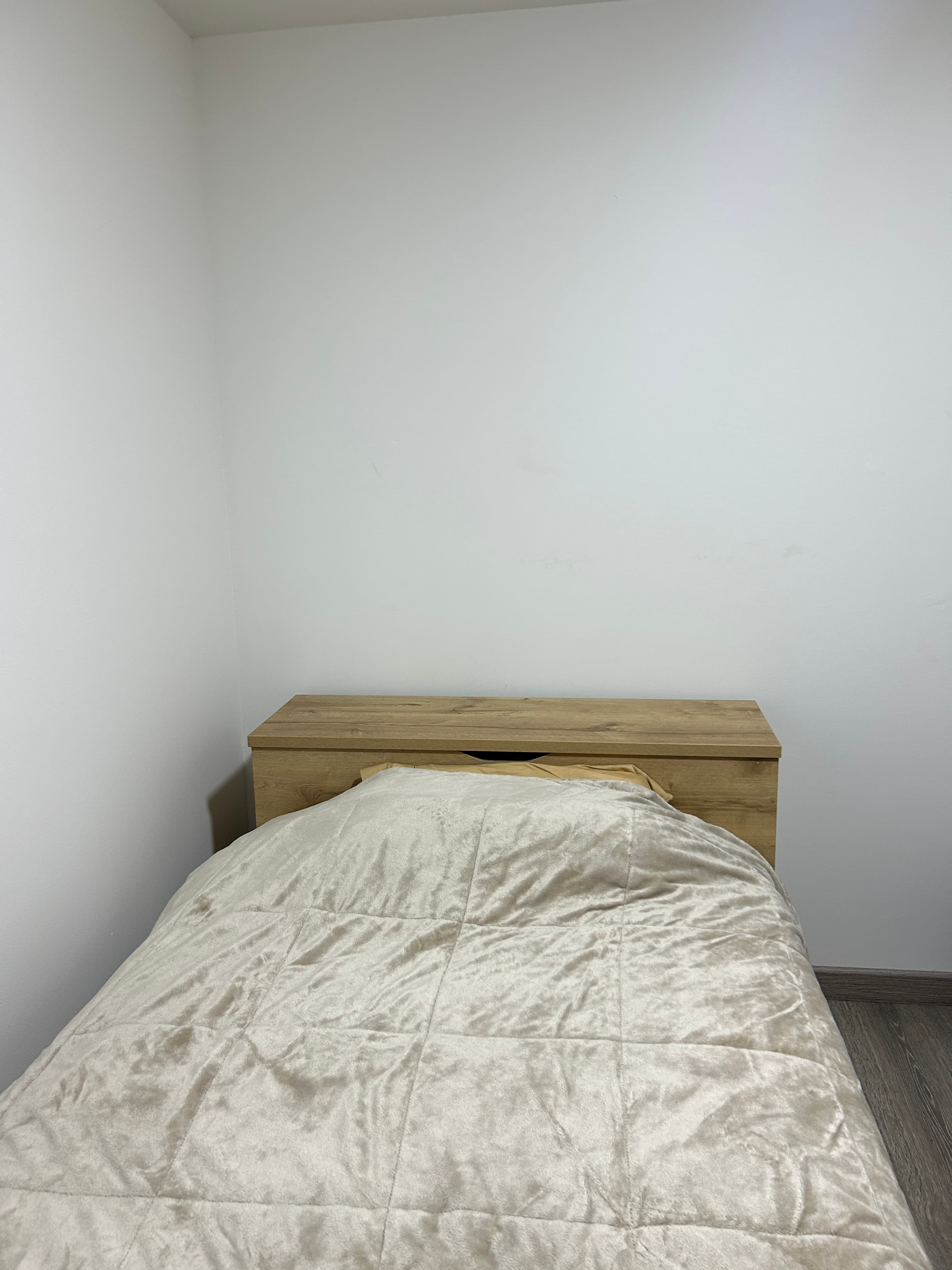 imagen de producto Cama sin colchón con baúl