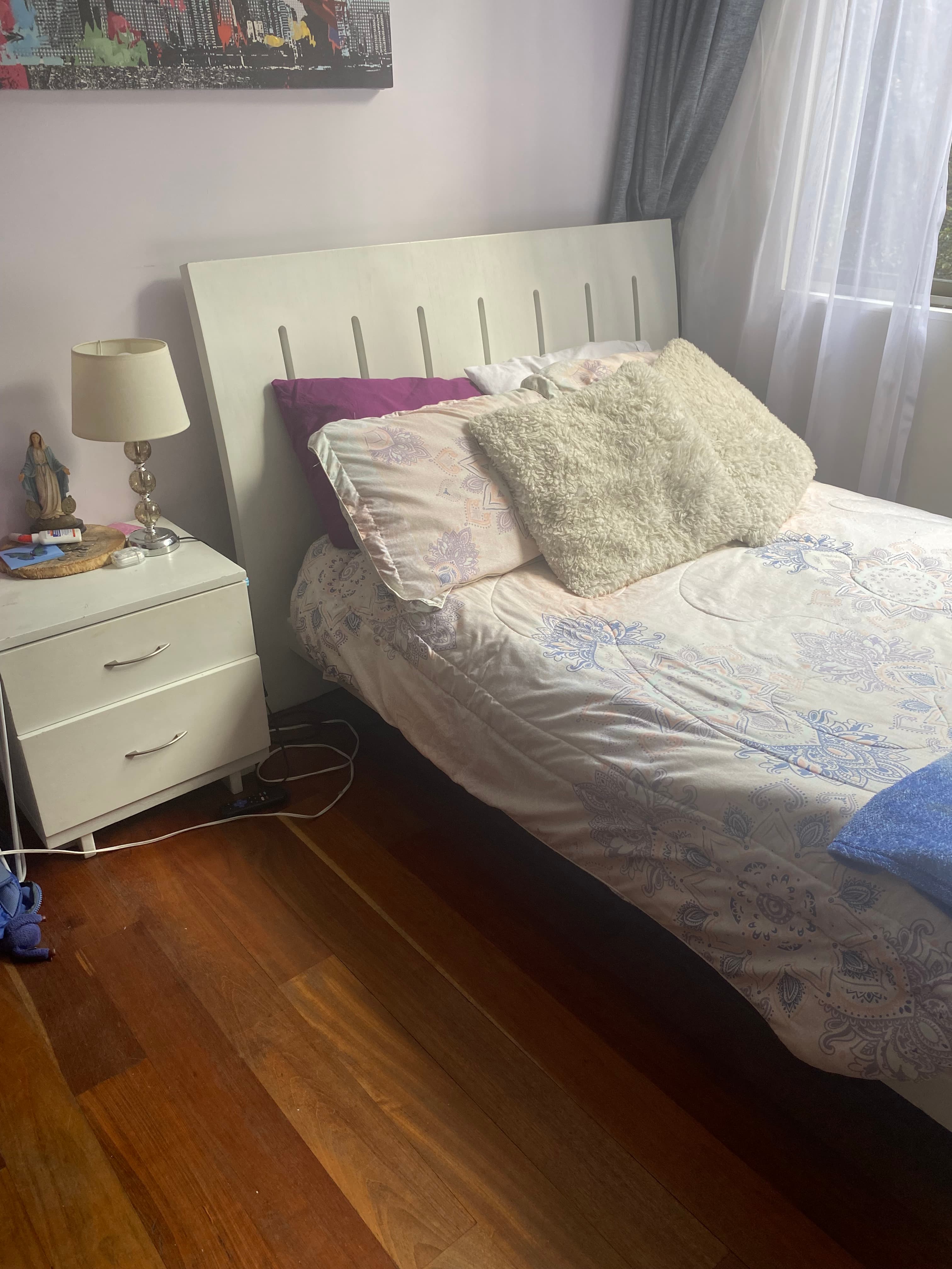 imagen de producto Cama semidoble blanca en madera 