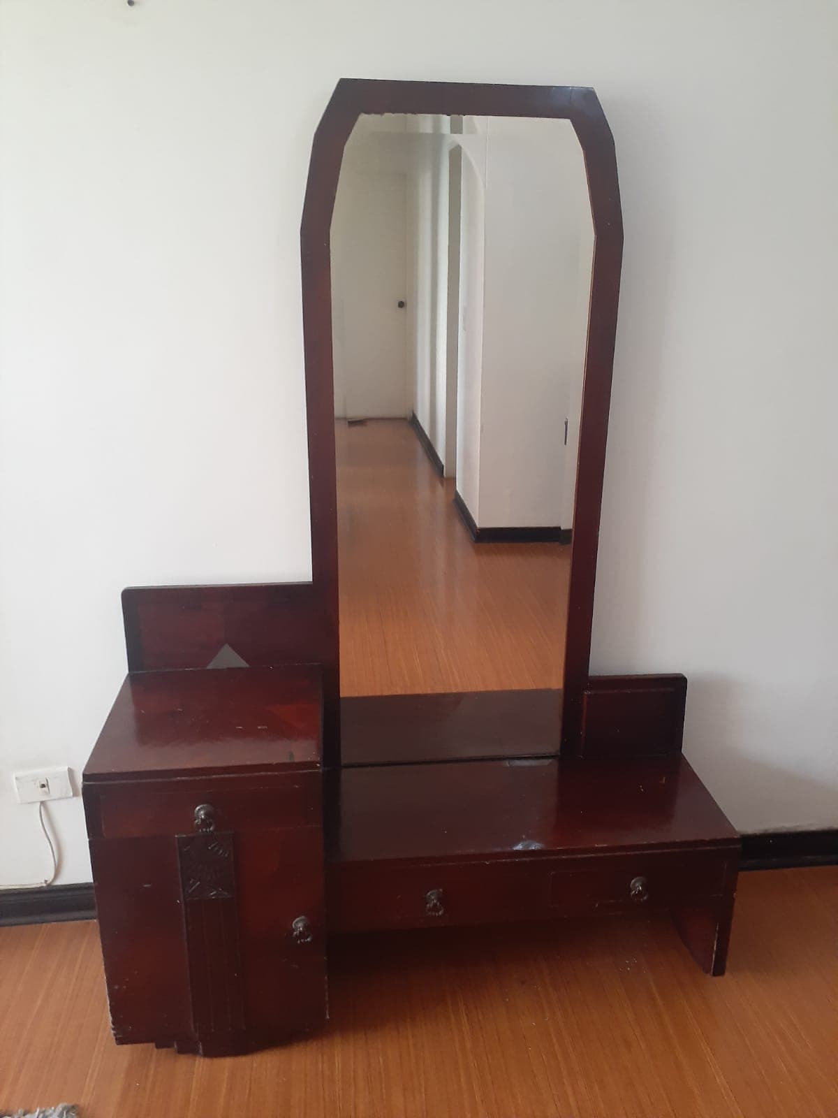 imagen de producto TOCADOR CON ESPEJO VISELADO