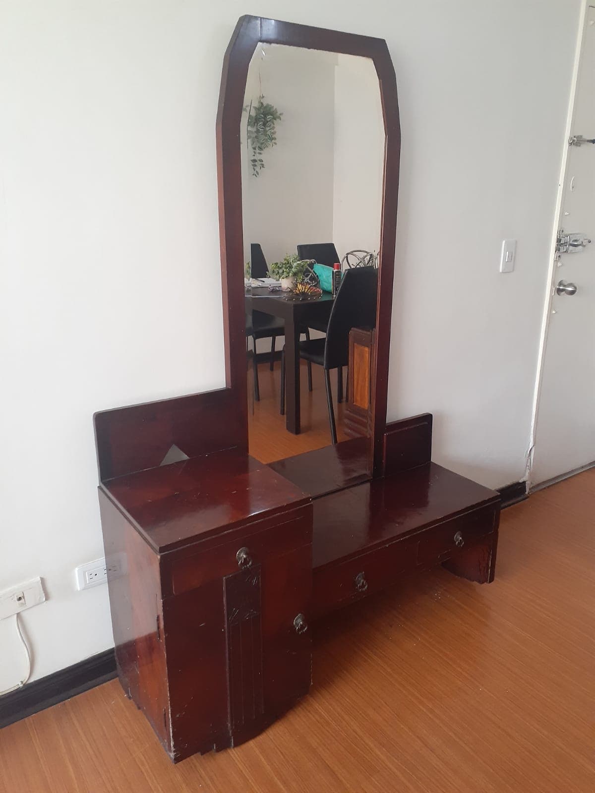 imagen de producto TOCADOR CON ESPEJO VISELADO