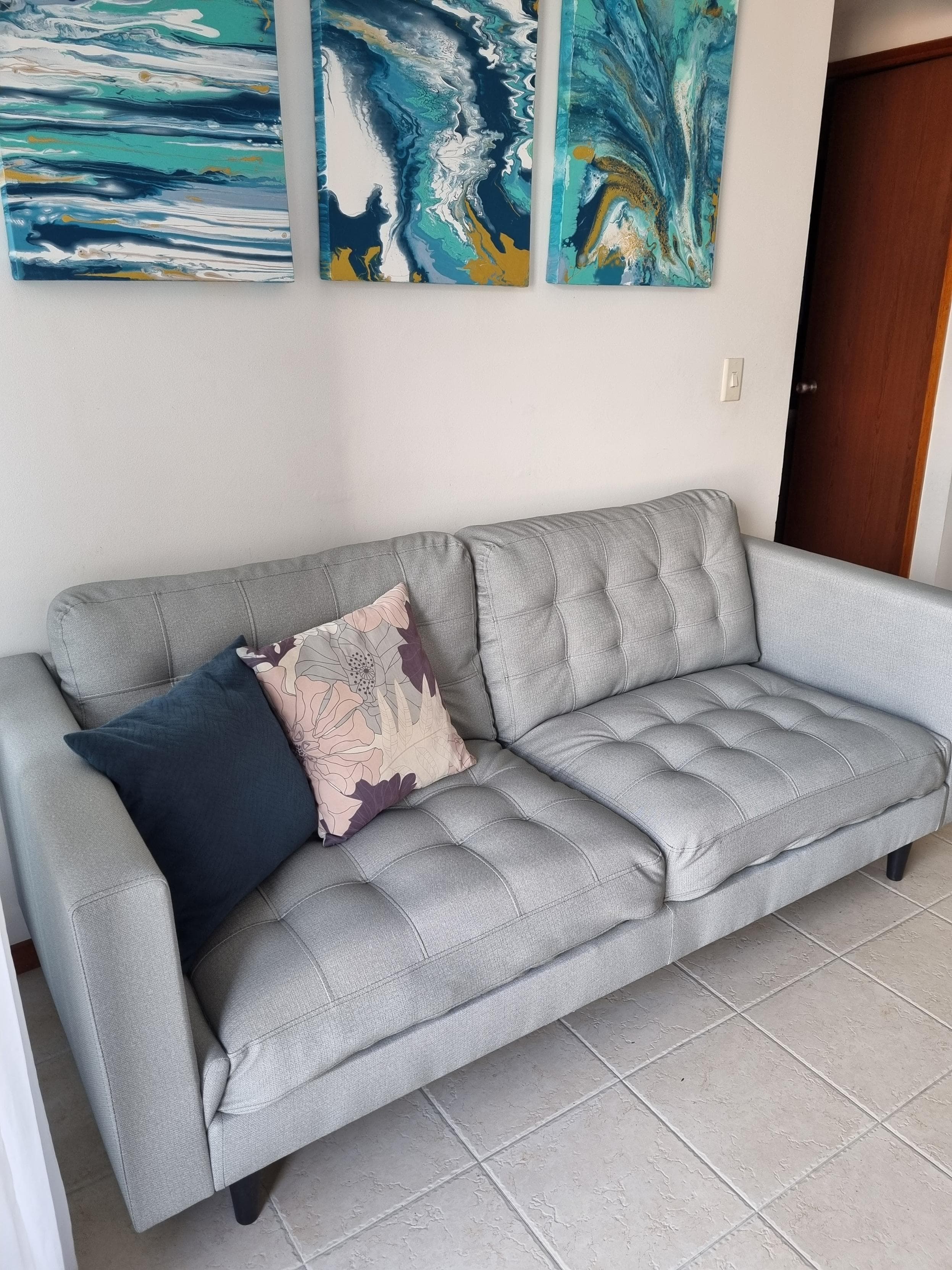 imagen de producto Sofá gris de 3 puestos