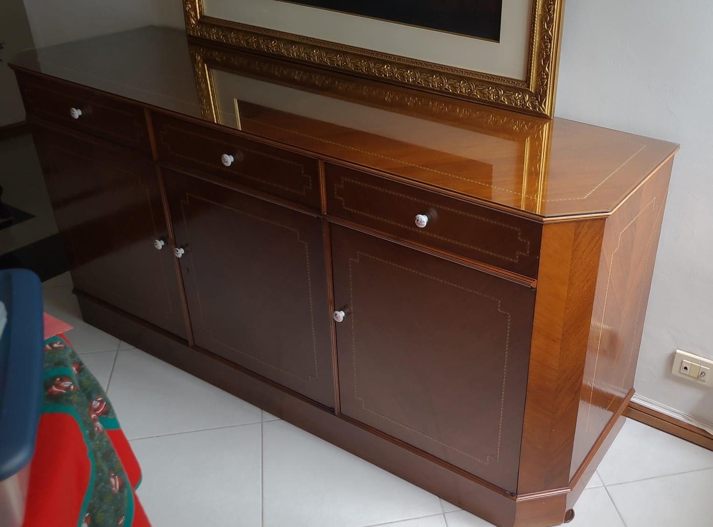 imagen de producto Bife en madera en muy buen estado 