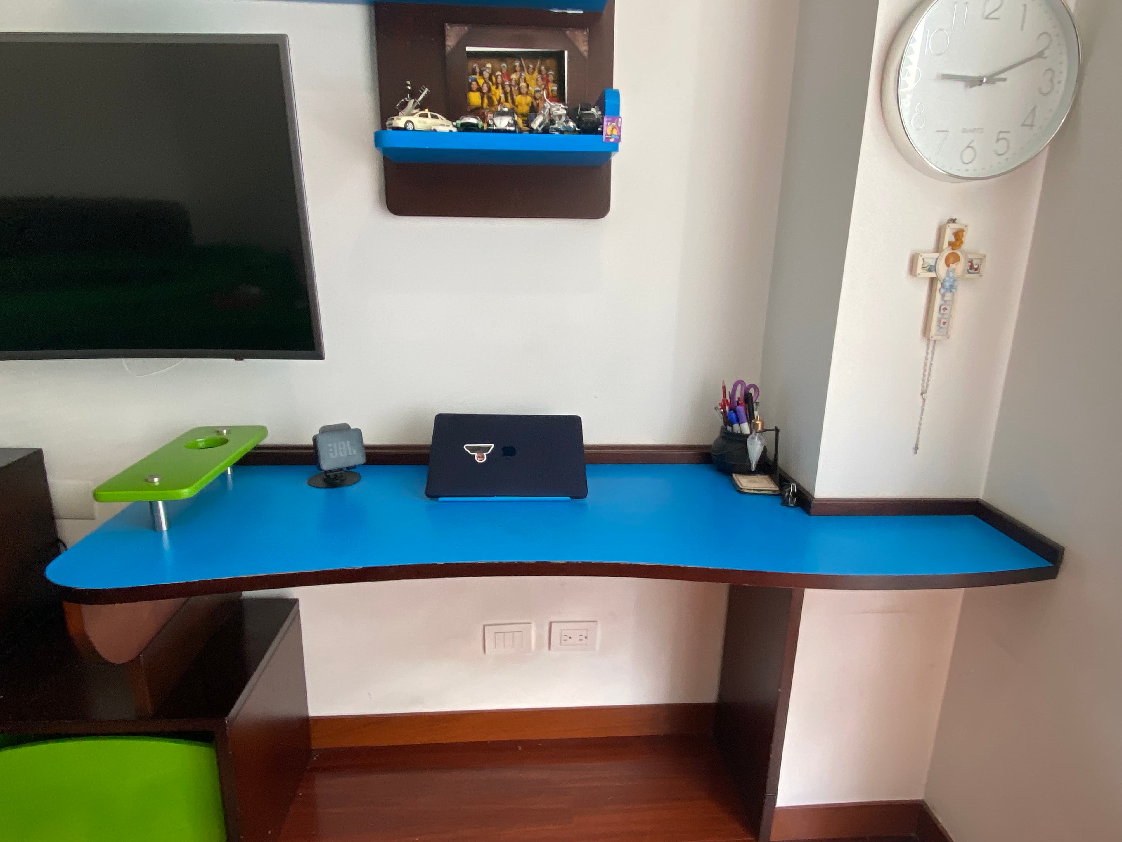 imagen de producto Escritorio Azul y cafe en buen estado