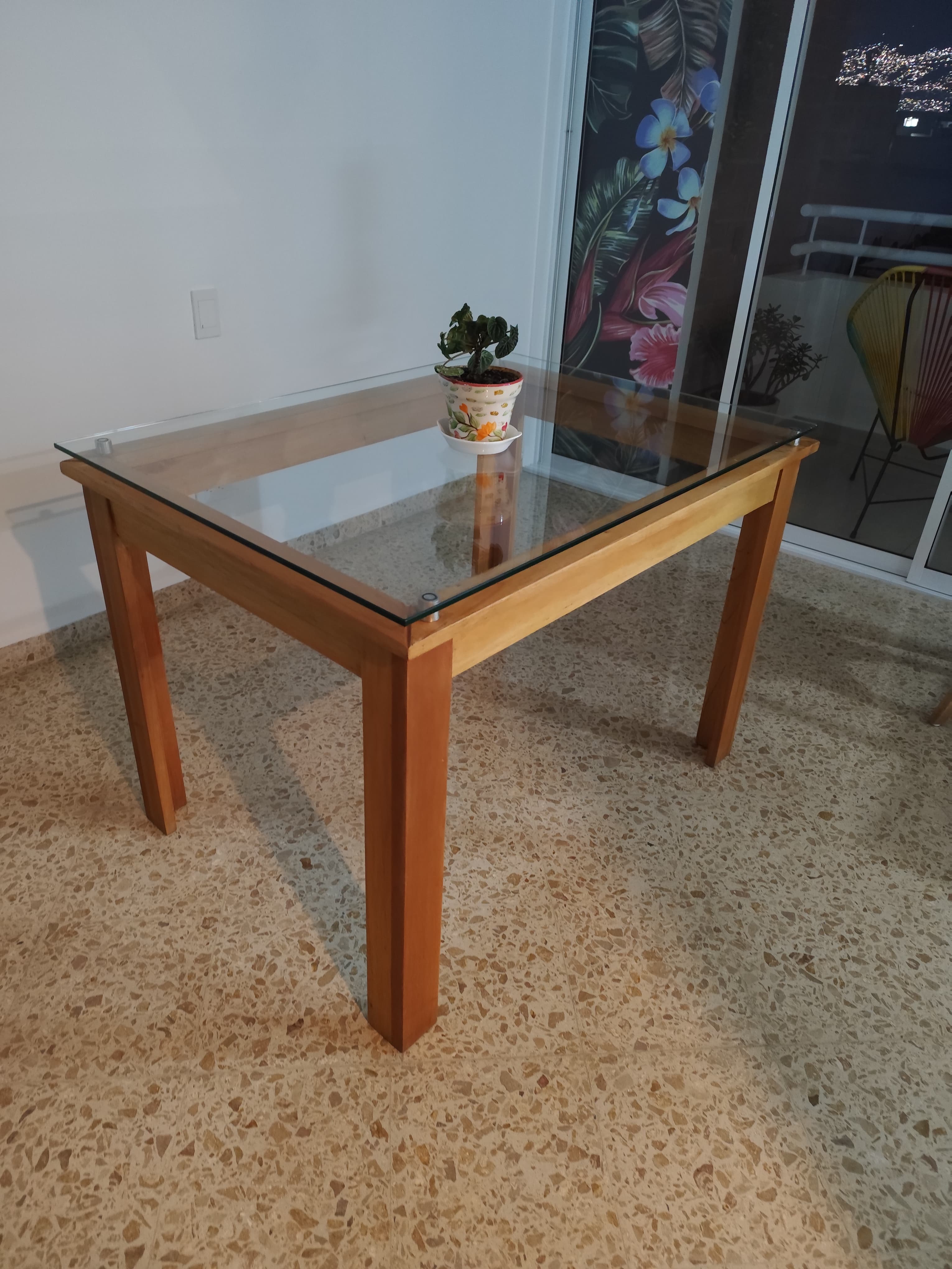 imagen de producto Mesa madera y vidrio